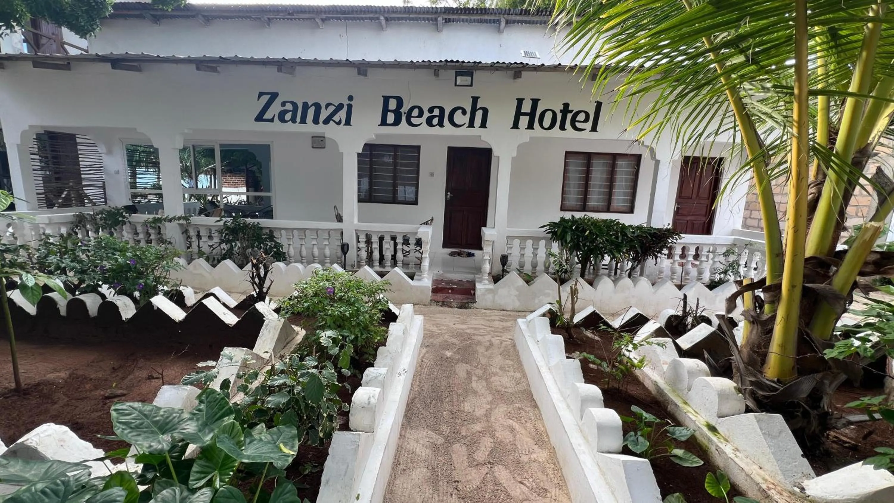 Zanzi beach hotel