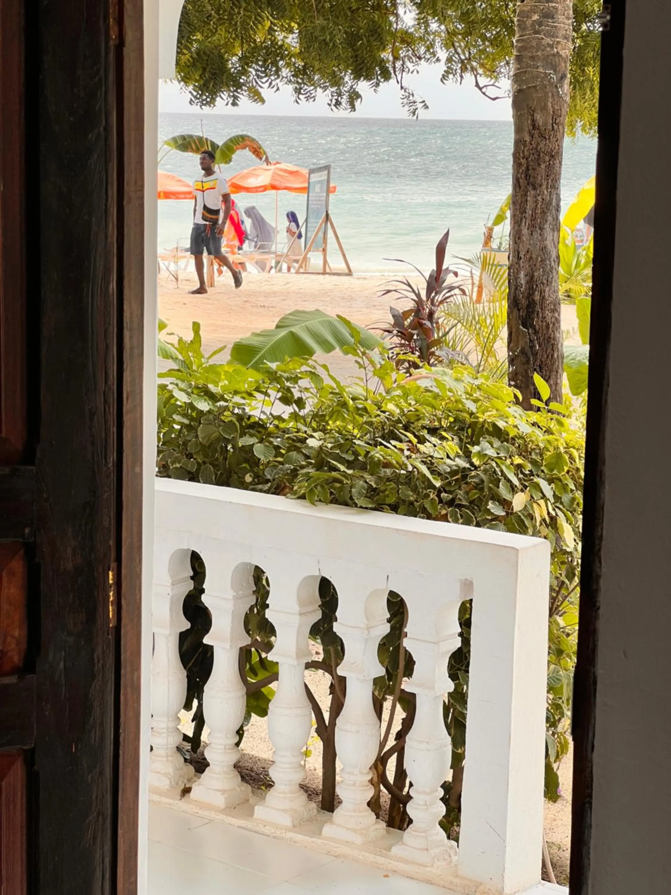 Zanzi beach hotel