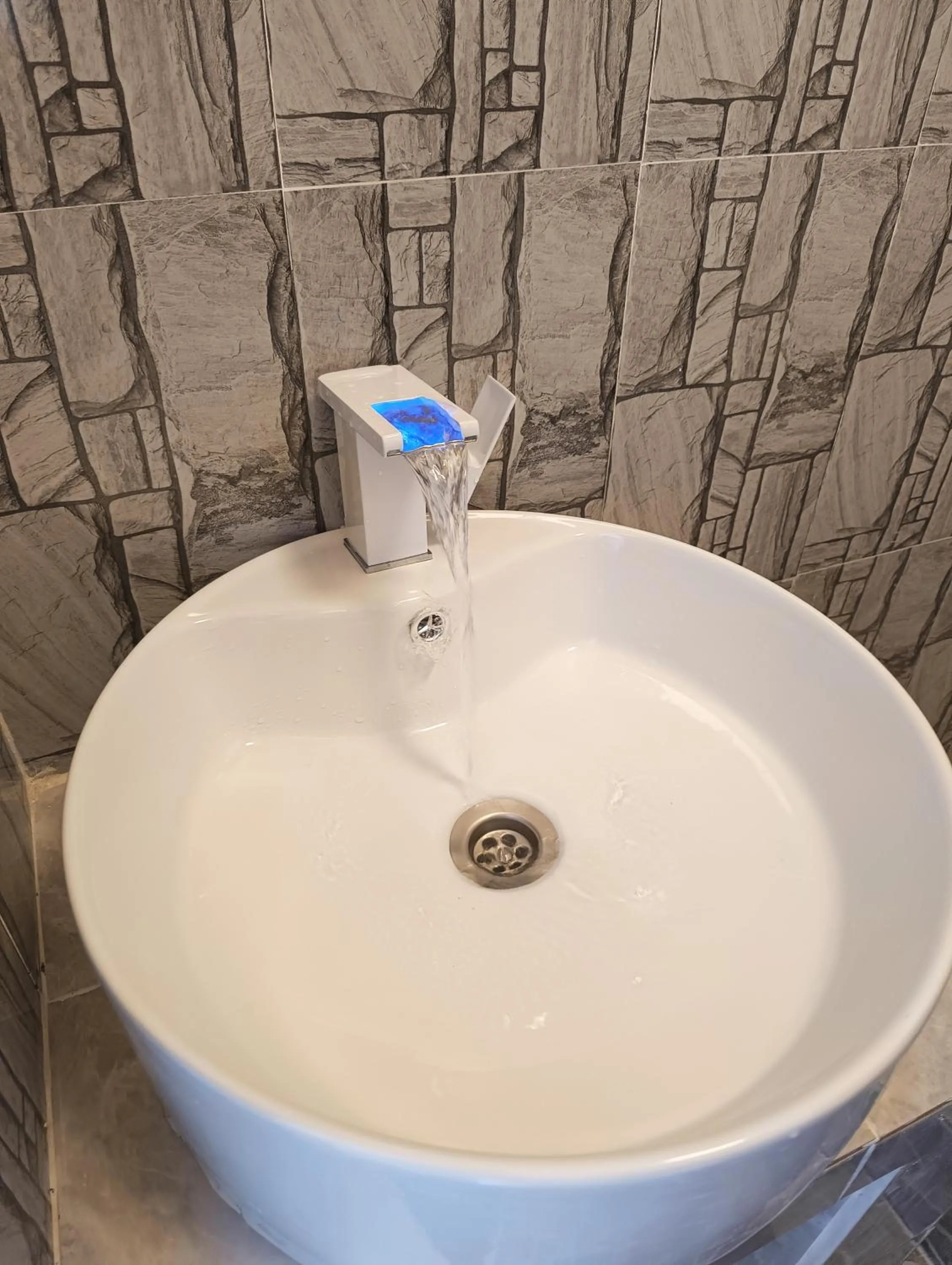 Bathroom in Zanzi beach hotel
