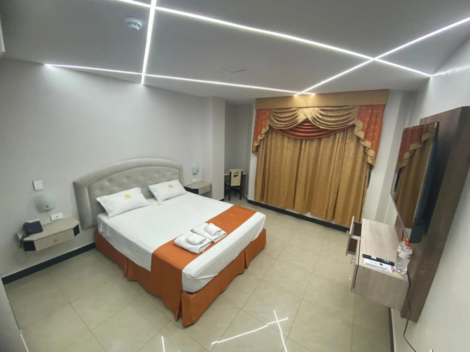 TV and multimedia, Bed in BRITNEY HOTEL Machala