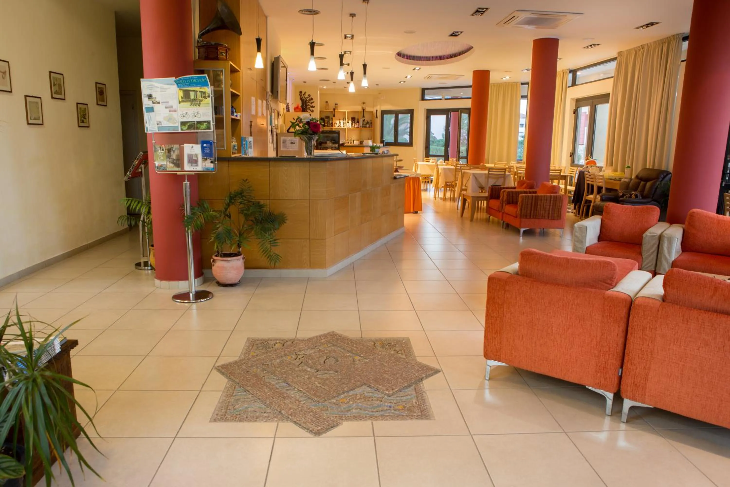 Restaurant/places to eat in Aeolian Gaea Hotel