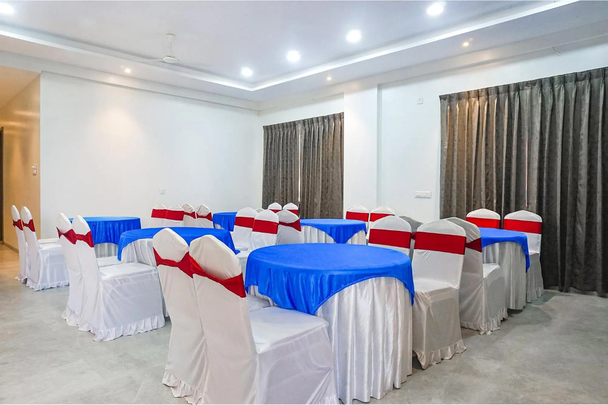 Restaurant/places to eat in FabHotel Prime Athiti Delight Stay - Nr Shri Baneshwar Mandir, Baner