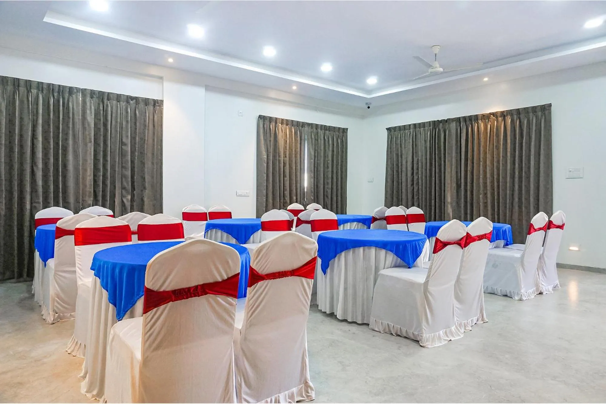 Restaurant/places to eat in FabHotel Prime Athiti Delight Stay - Nr Shri Baneshwar Mandir, Baner