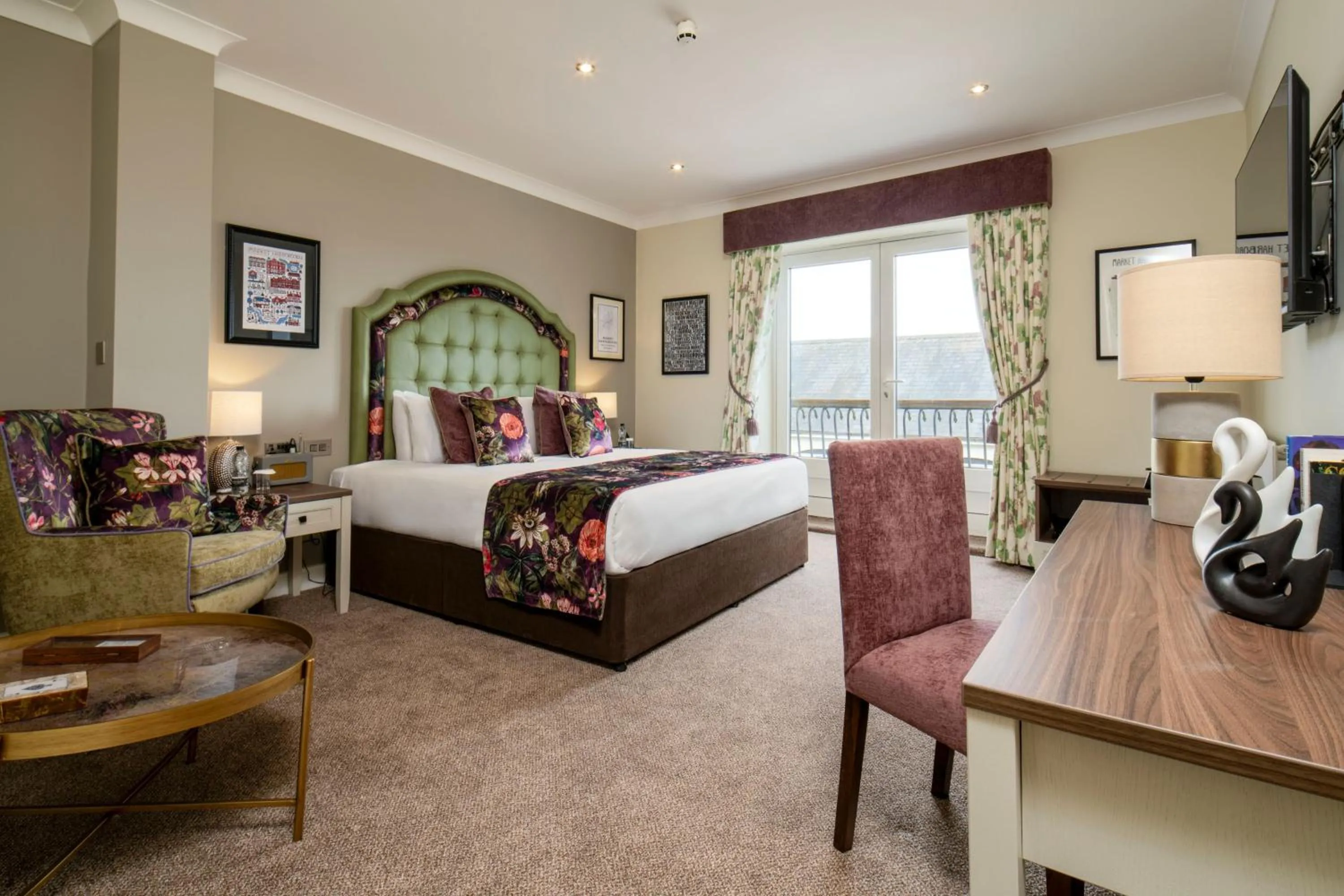 Bed in The Three Swans Hotel, Market Harborough, Leicestershire - The Coaching Inn Group