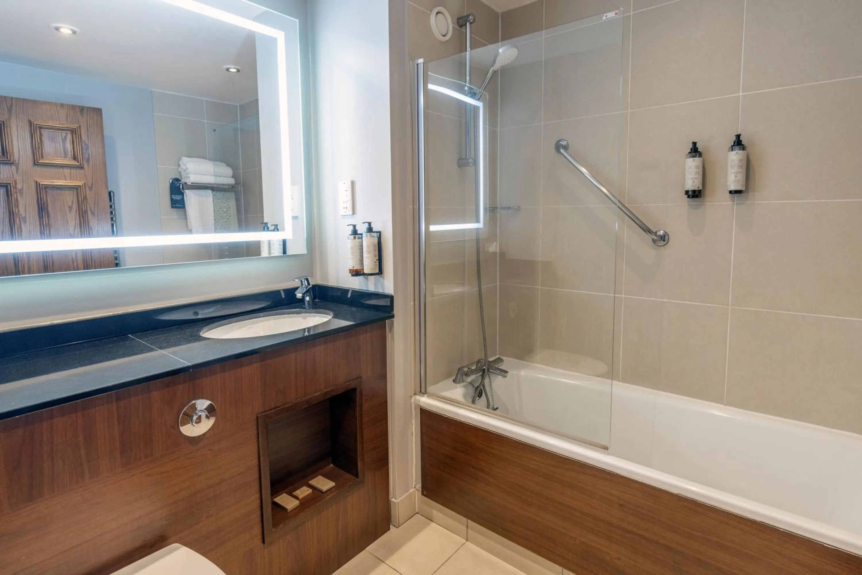 Bathroom in Dunston Hall Hotel, Spa & Golf Resort