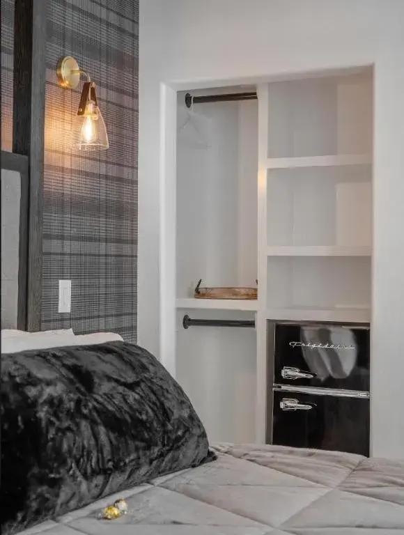 King Room with Roll-In Shower - single occupancy - Disability Access in The Front Street Inn King Room with Roll-In Shower - single occupancy - Disability Access in The Front Street Inn