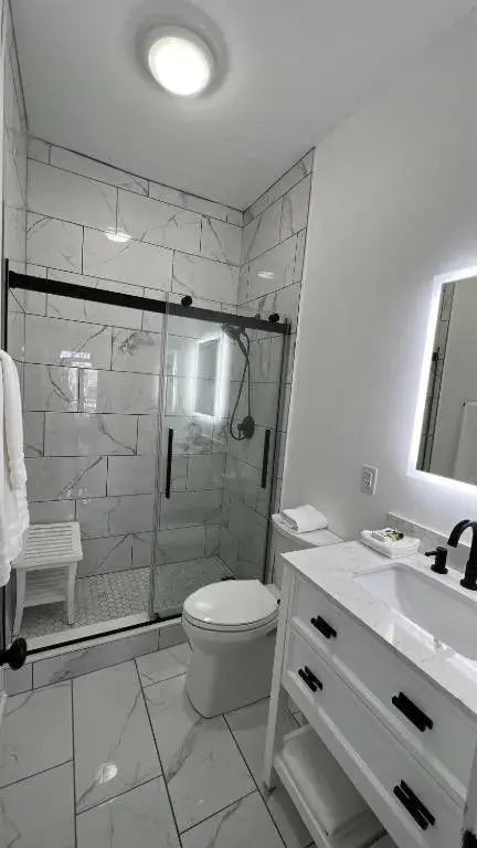 Standard Queen Room with Two Queen Beds in The Front Street Inn Standard Queen Room with Two Queen Beds in The Front Street Inn