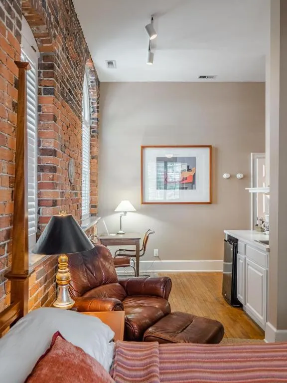 The Front Street Inn