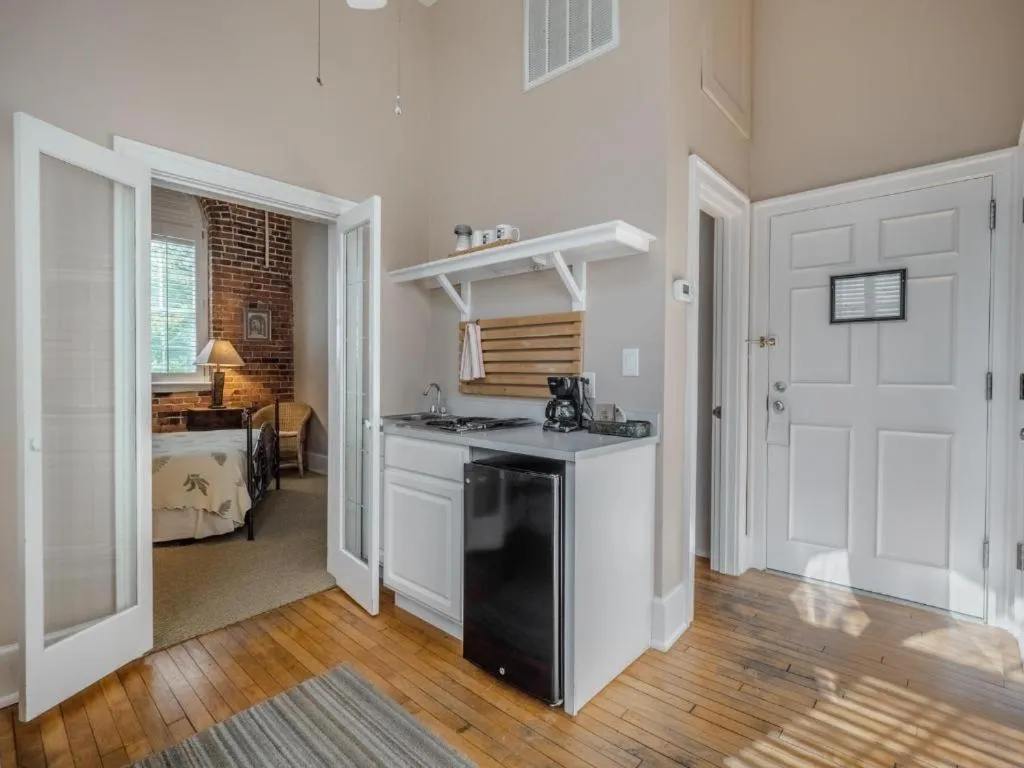 The Front Street Inn