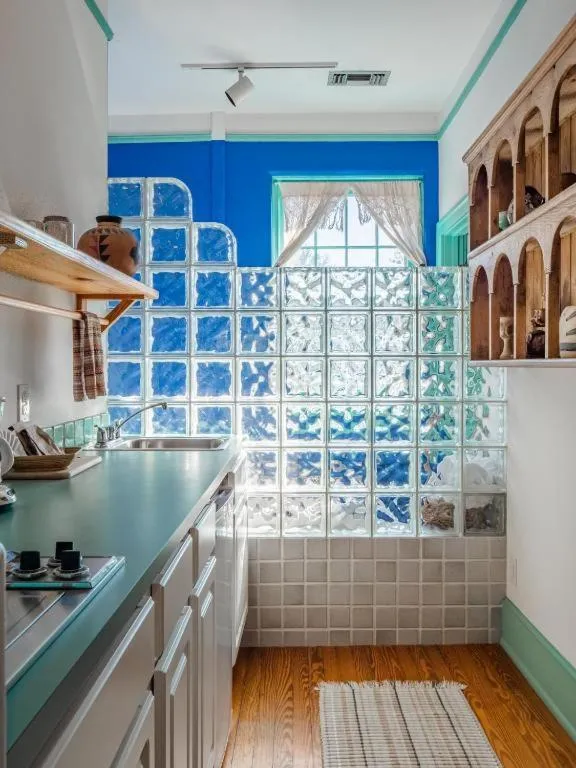 The Front Street Inn