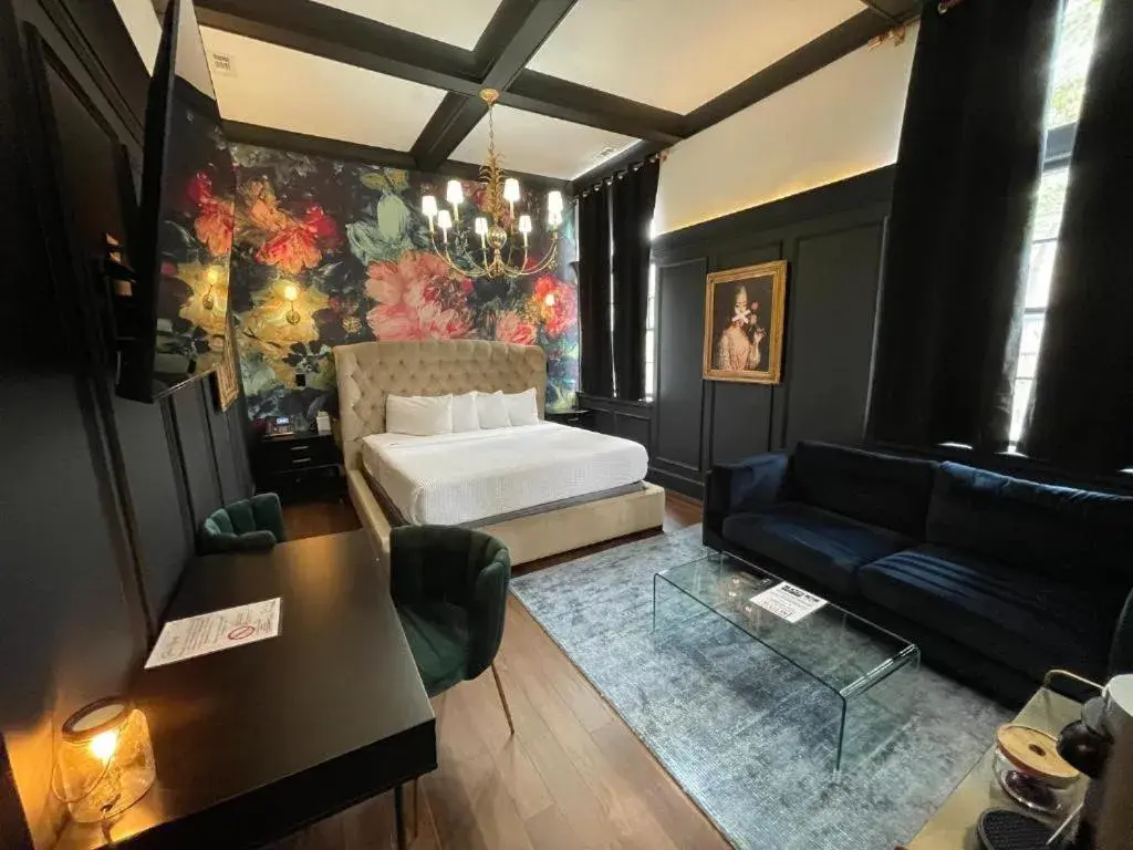 Standard King Room in The Front Street Inn Standard King Room in The Front Street Inn