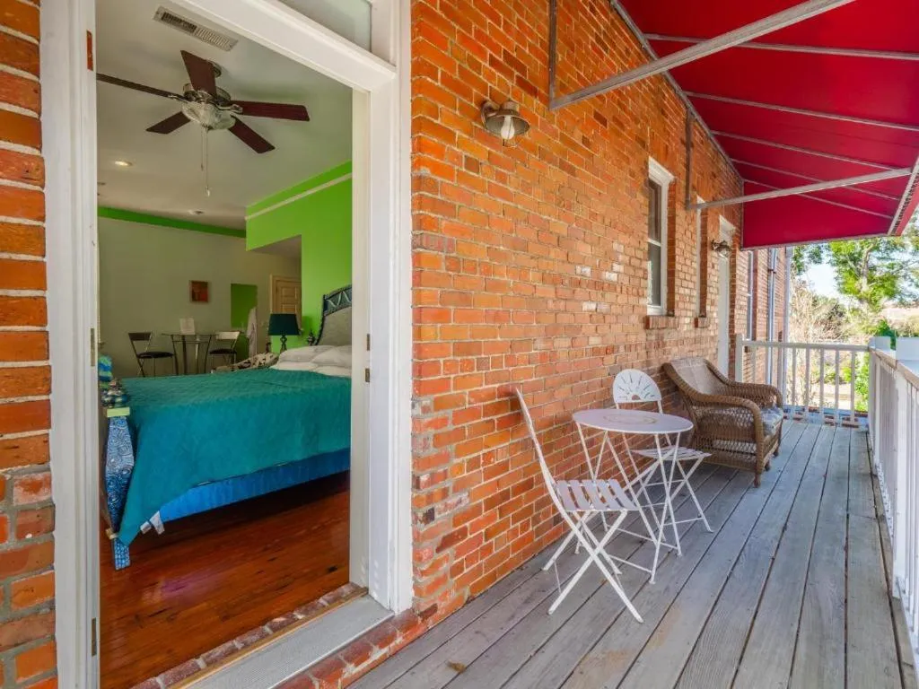 The Front Street Inn