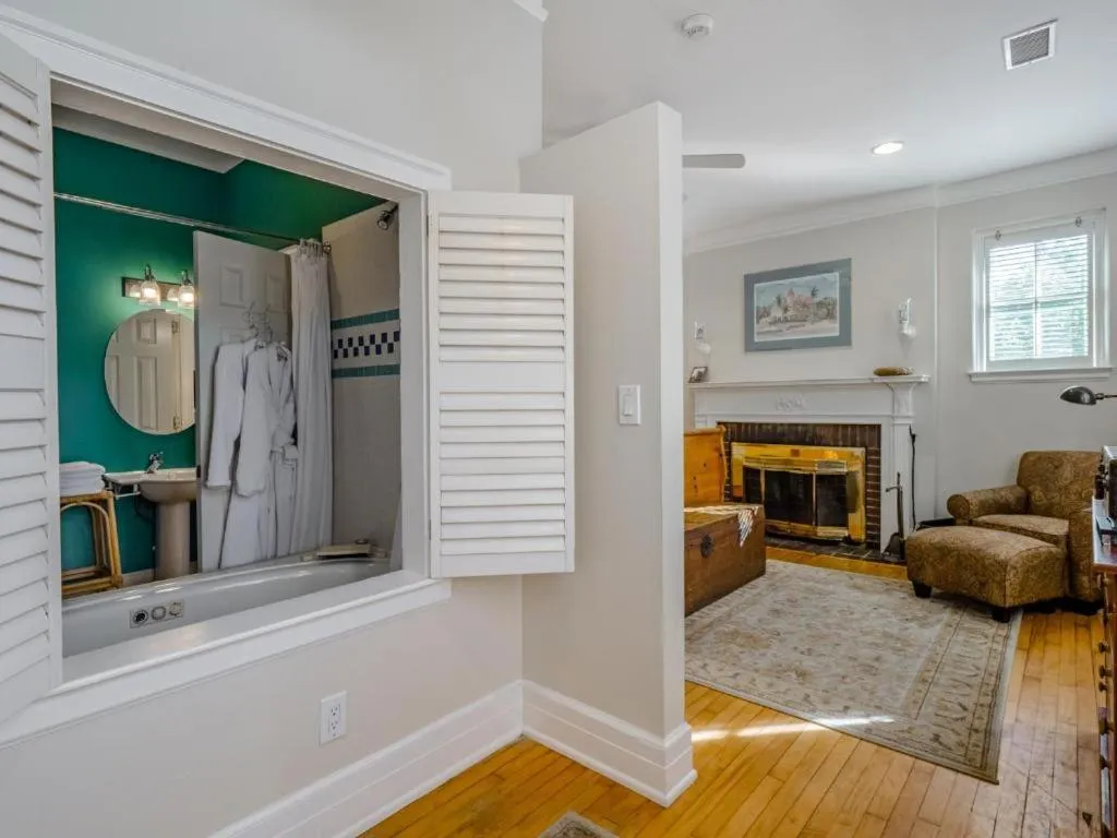 The Front Street Inn