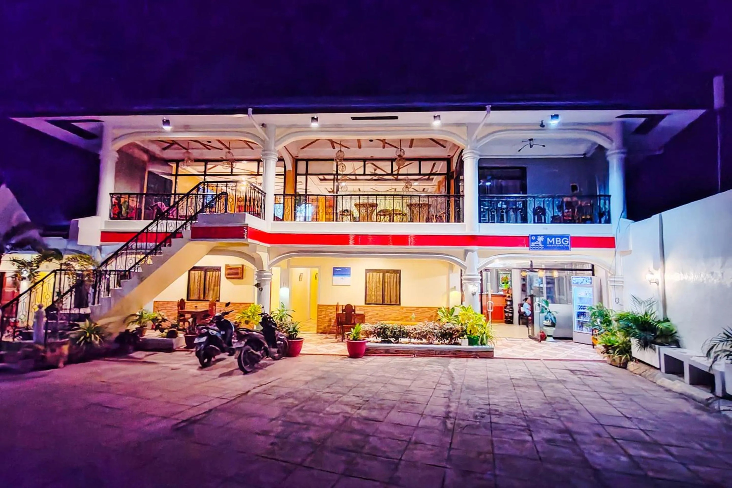 Property building in MBG Travellers Inn powered by Cocotel
