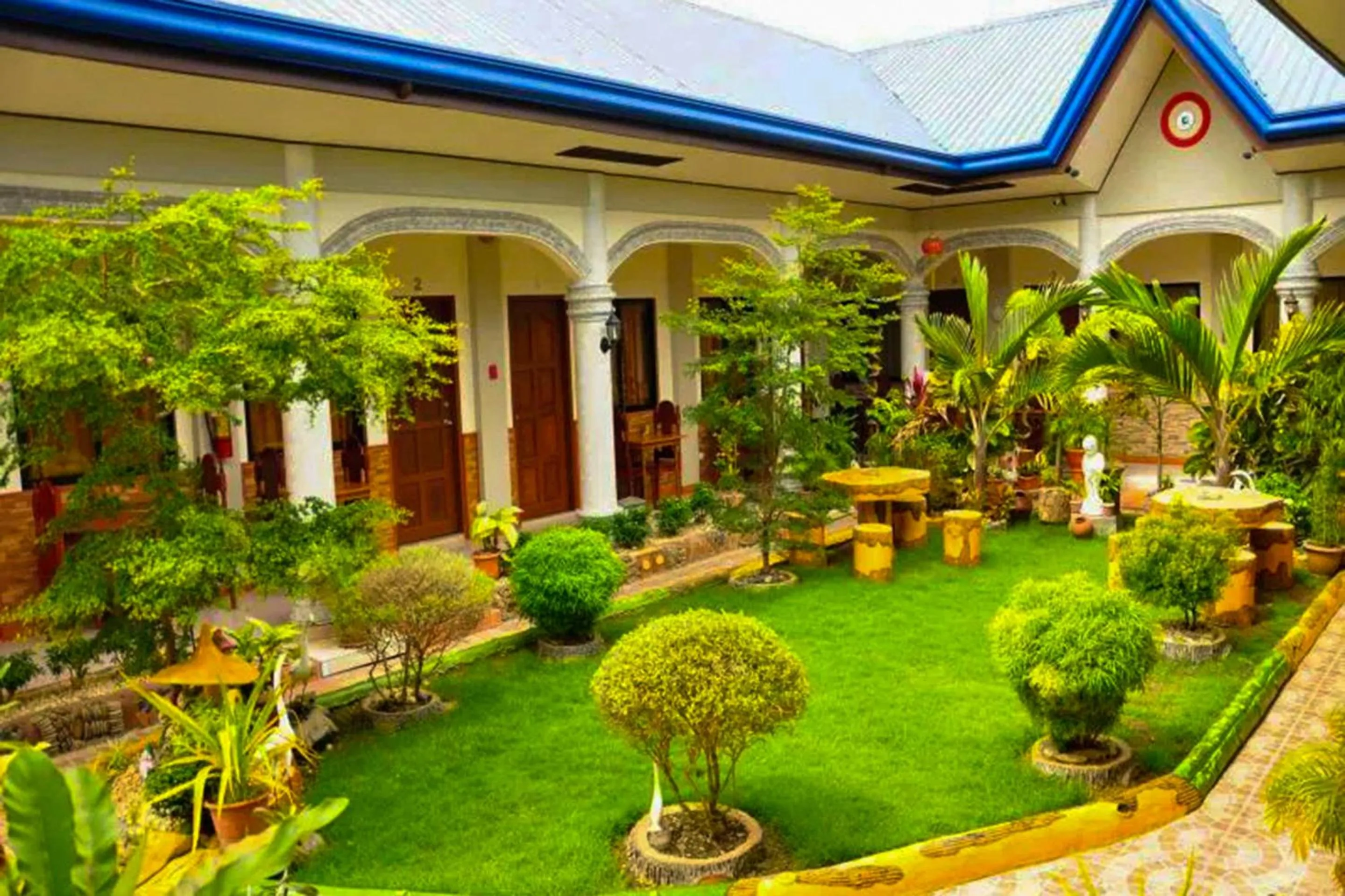 Property building in MBG Travellers Inn powered by Cocotel