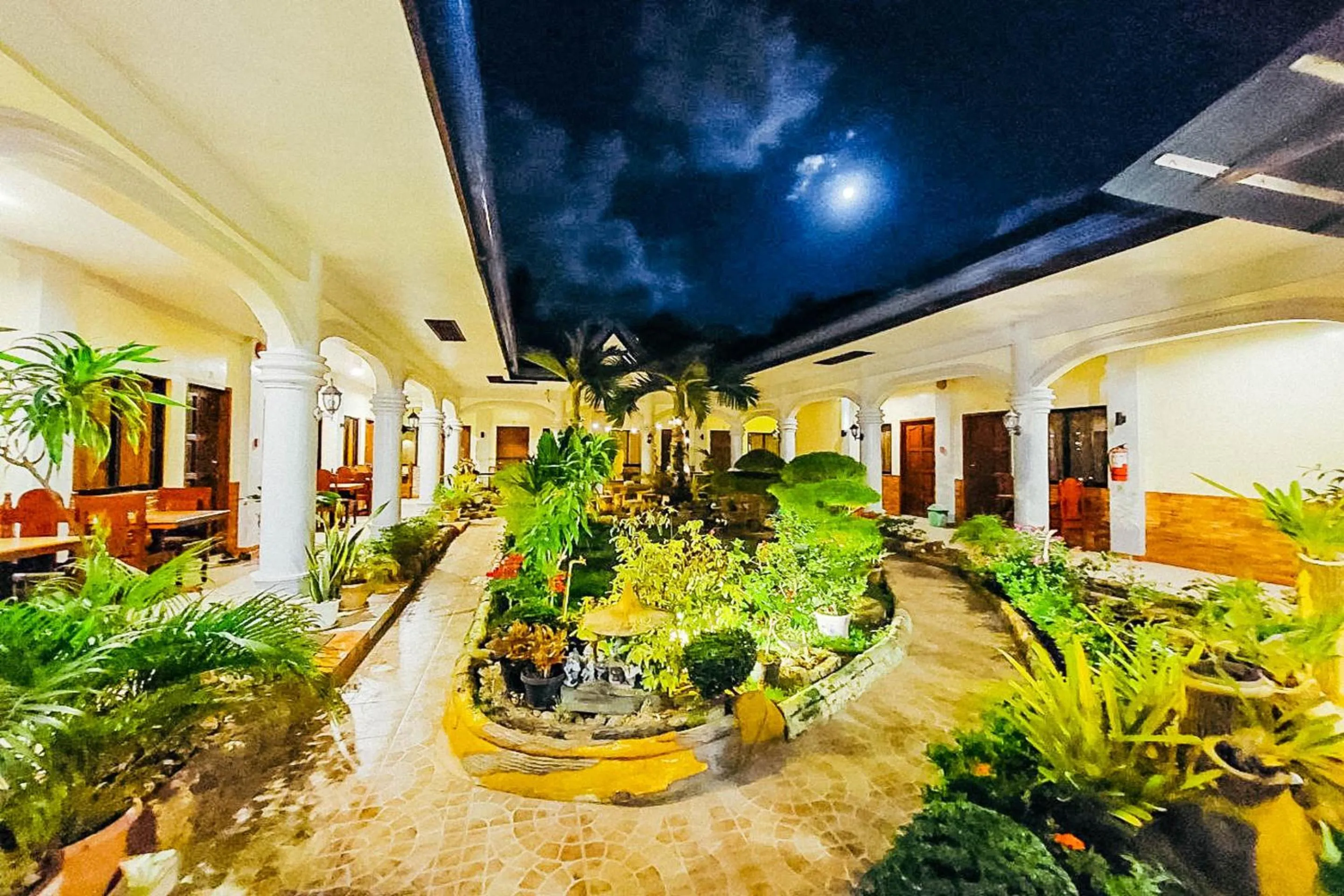 Property building in MBG Travellers Inn powered by Cocotel