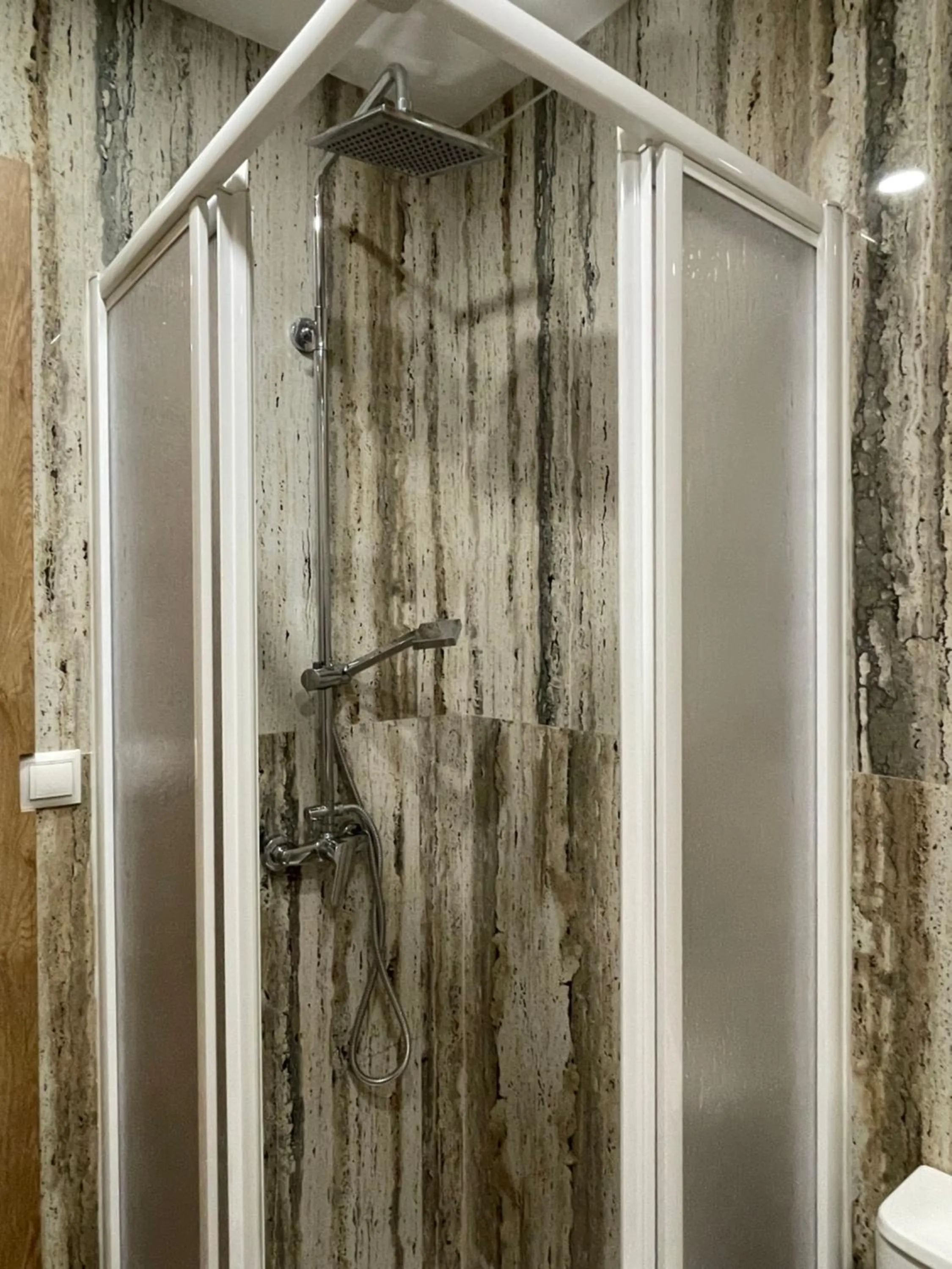 Shower in Senda Hostel Retiro - Atocha & Madrid Centro