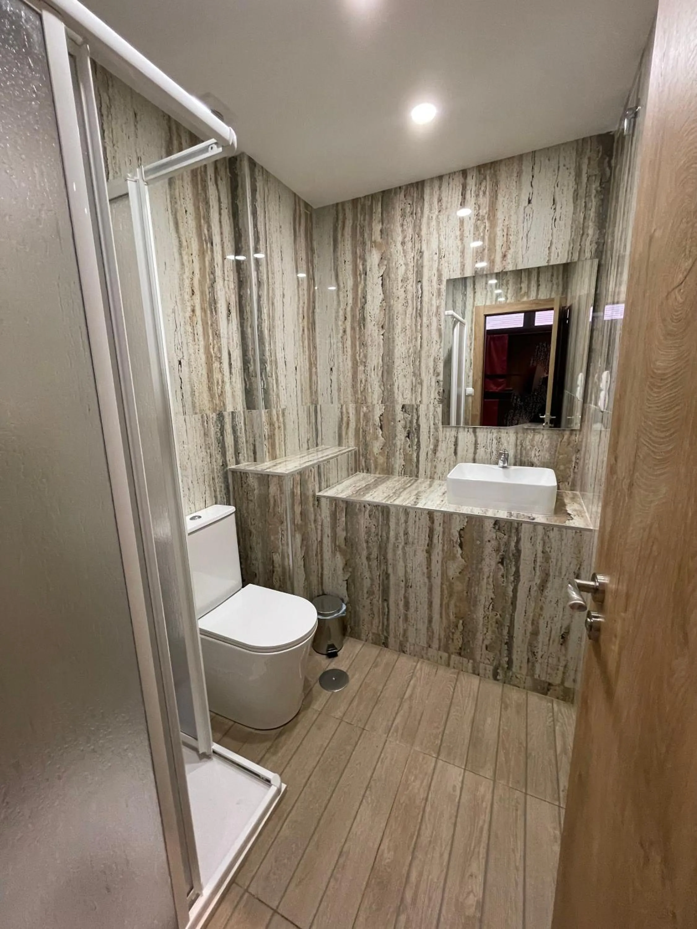 Shower in Senda Hostel Retiro - Atocha & Madrid Centro