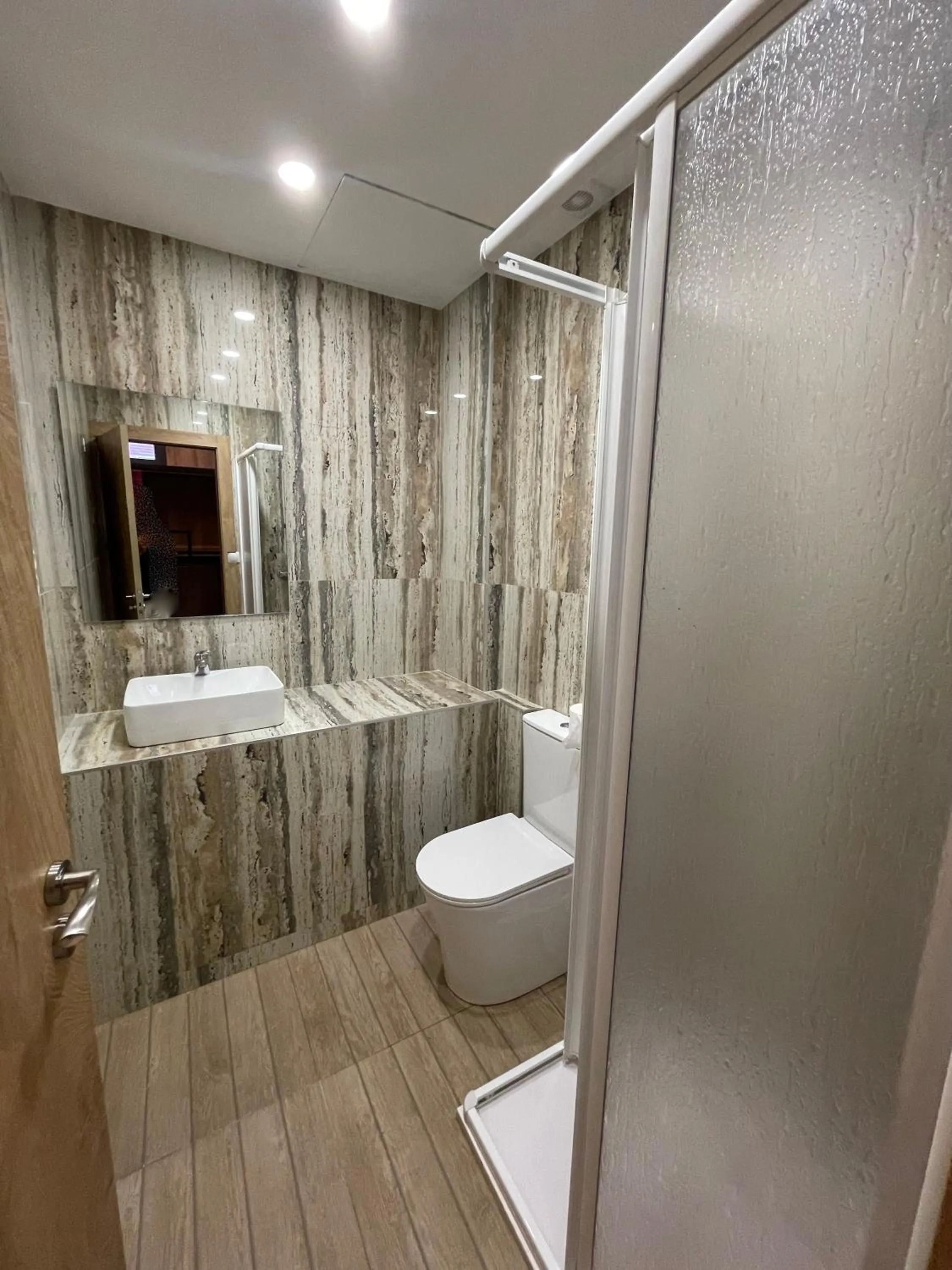 Shower in Senda Hostel Retiro - Atocha & Madrid Centro