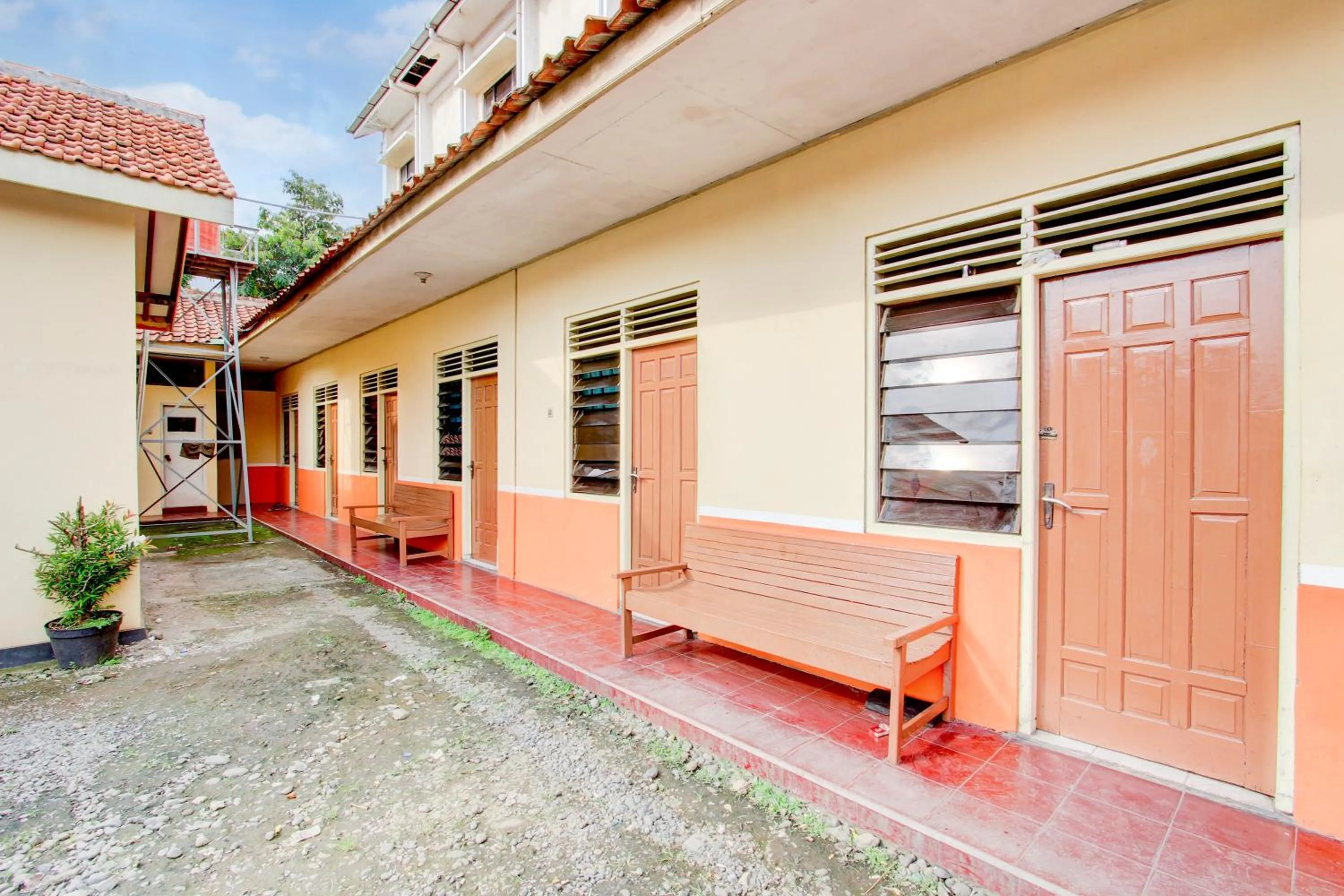 Lobby or reception in Hotel O Guest House Wijaya Syariah Near alun alun kota purwokerto