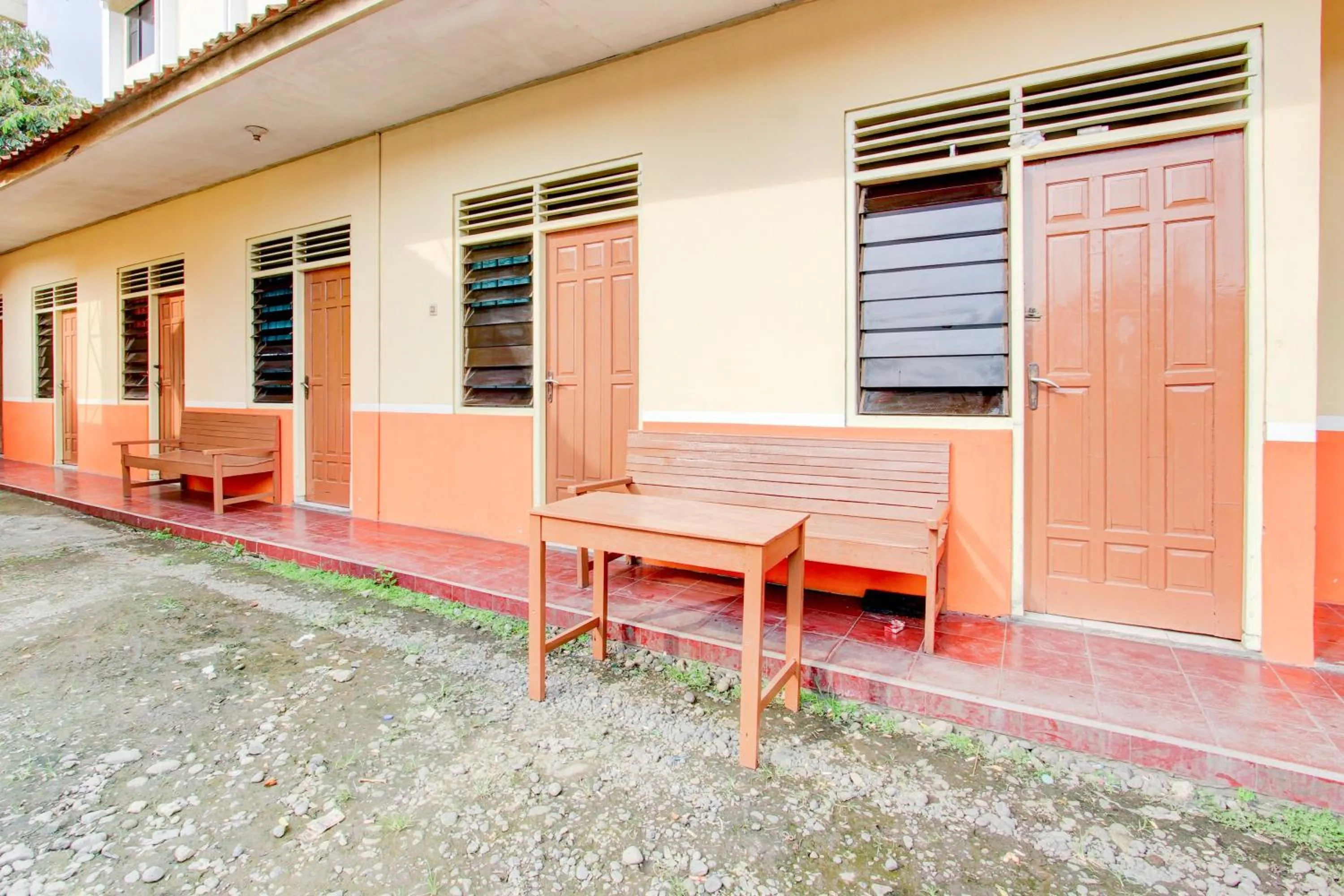 Lobby or reception in Hotel O Guest House Wijaya Syariah Near alun alun kota purwokerto