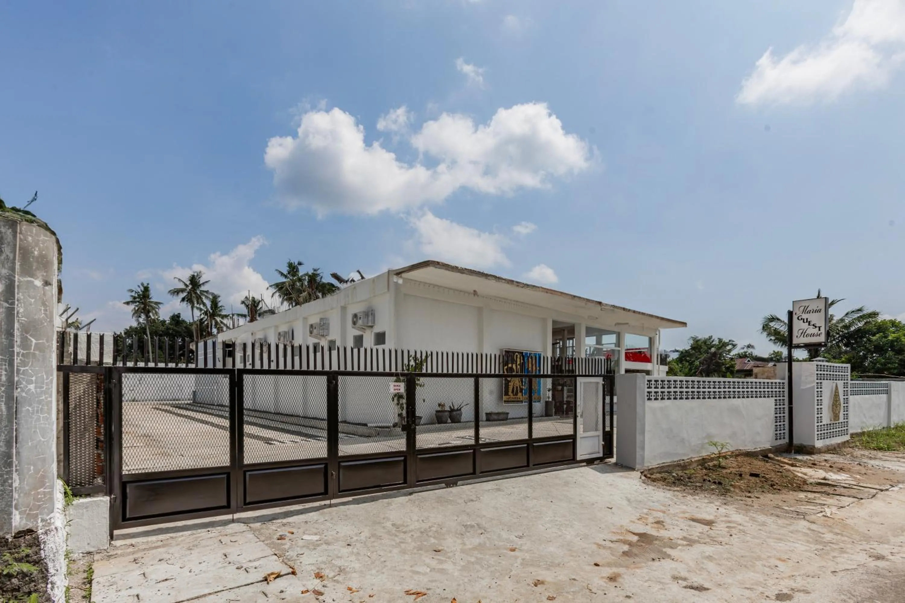 Facade/entrance in Hotel O Guest House Maria