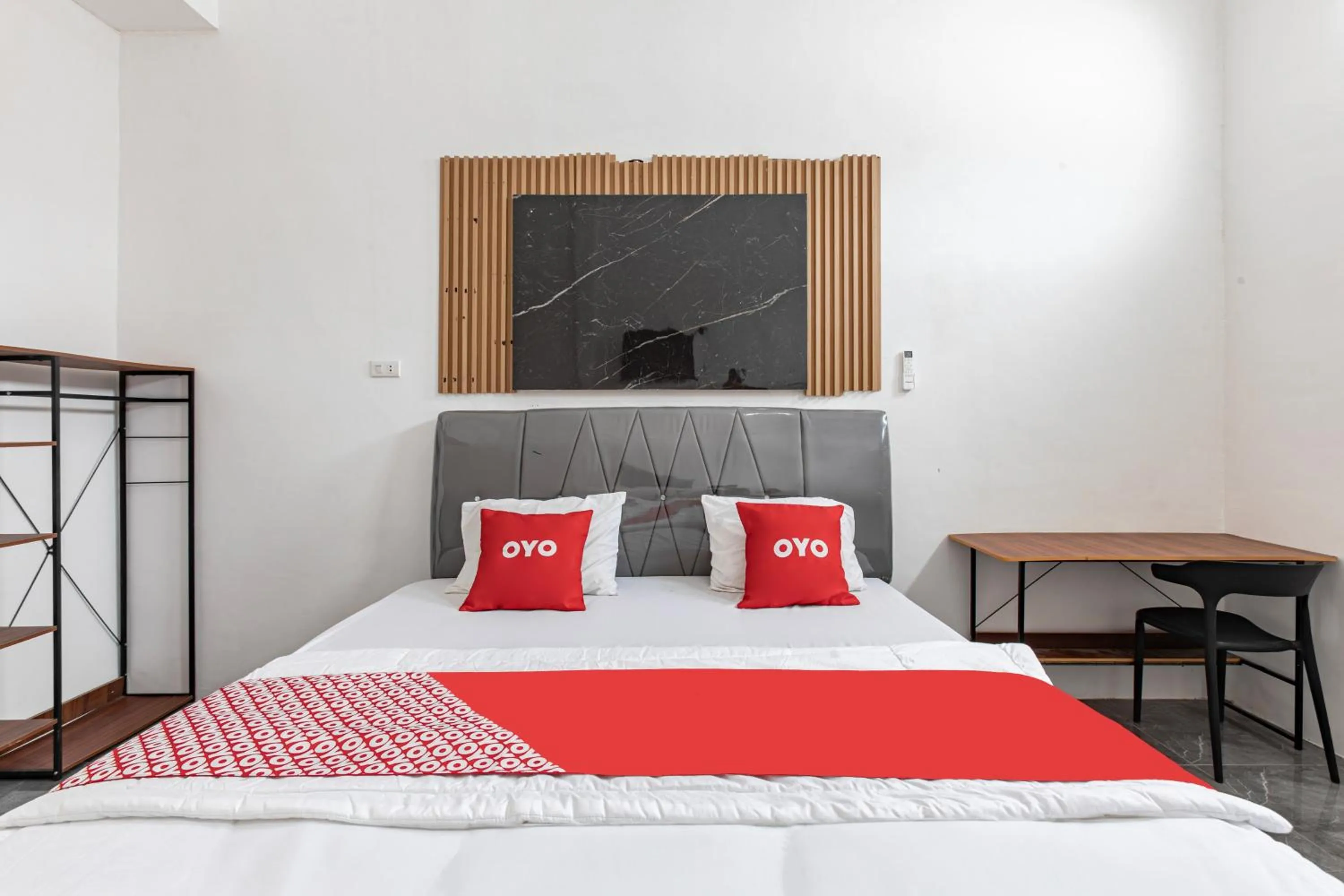 Bedroom, Bed in Hotel O Guest House Maria