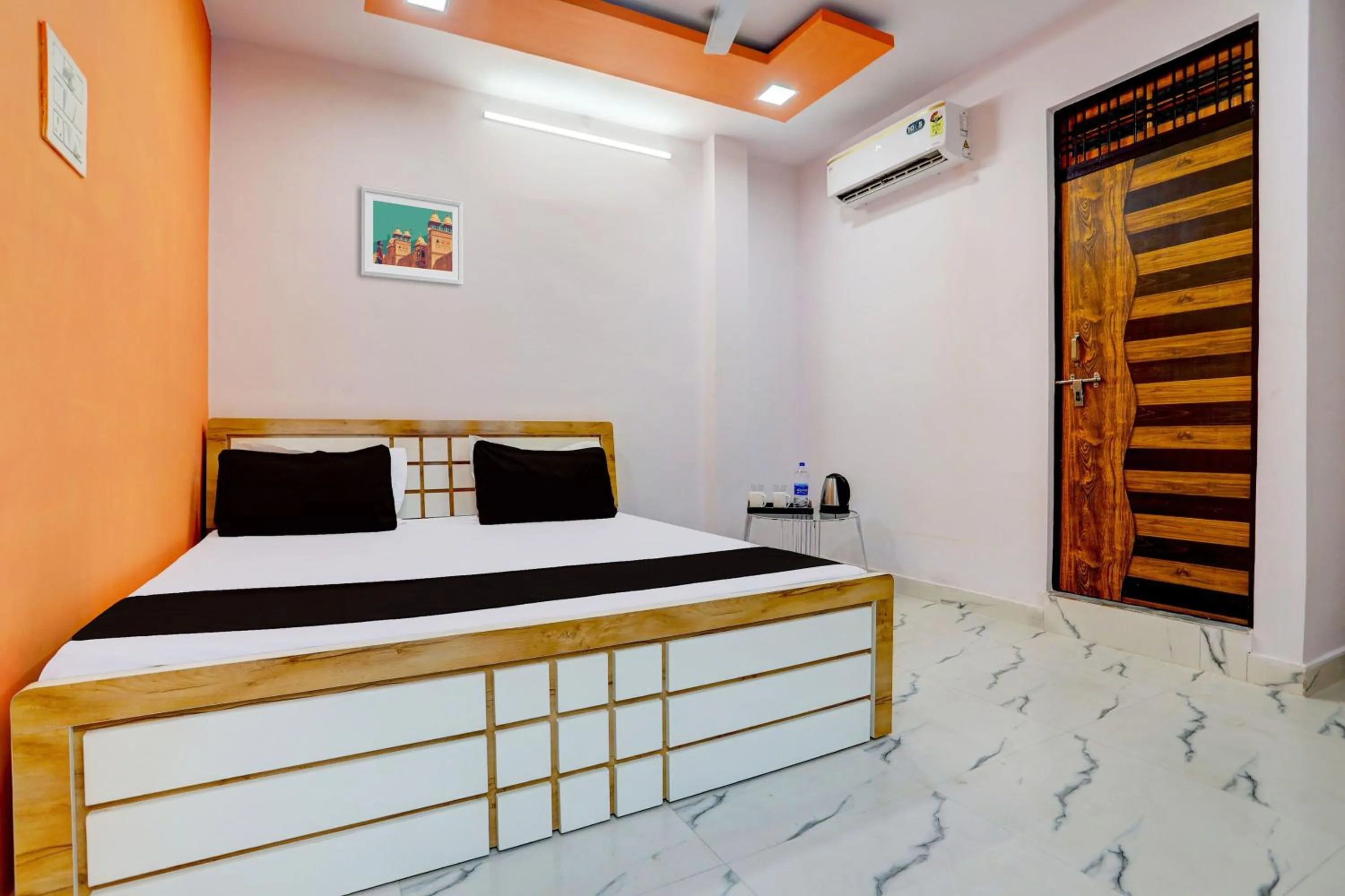 Bedroom, Bed in SPOT ON The SN Lawn