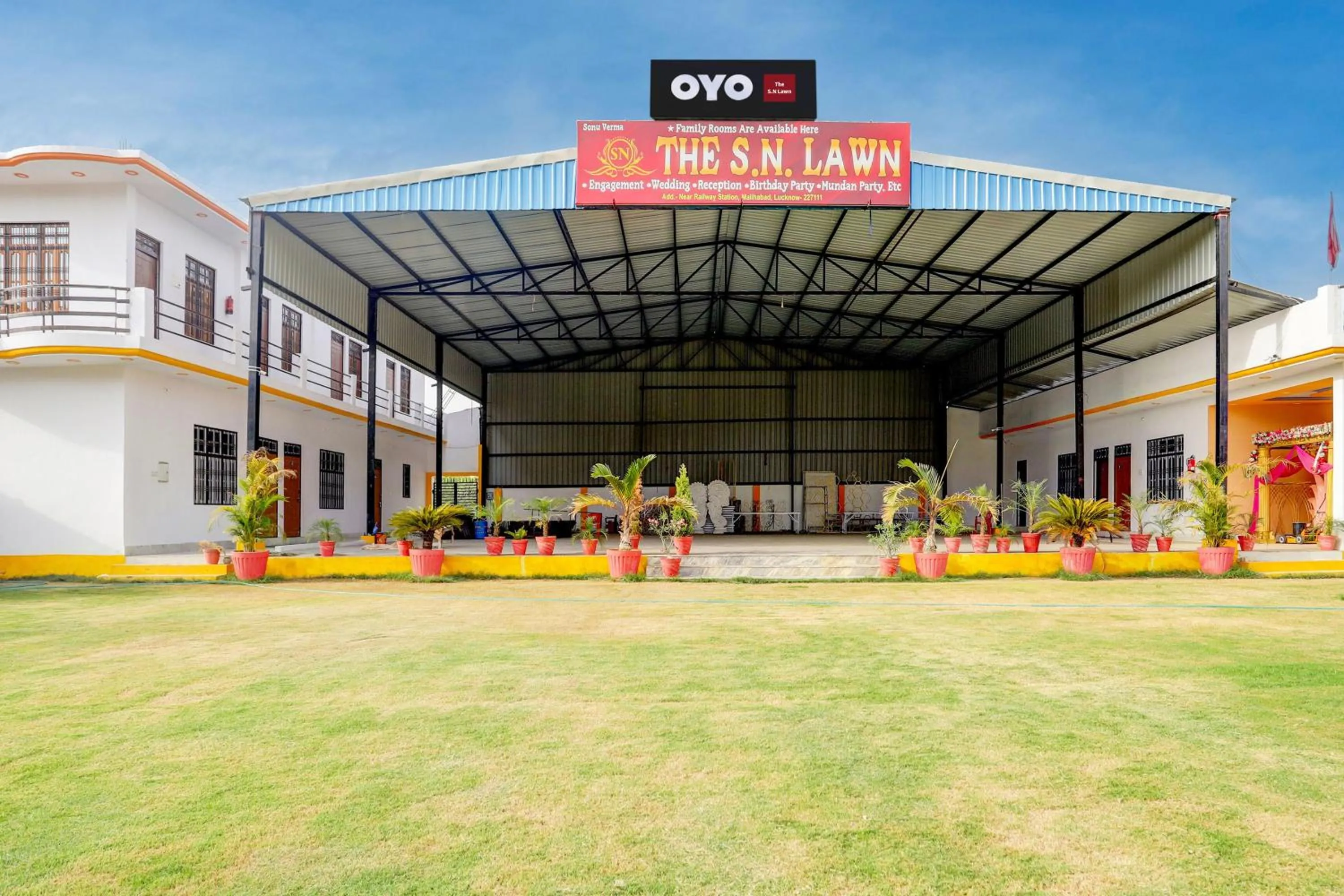 Facade/entrance in SPOT ON The SN Lawn