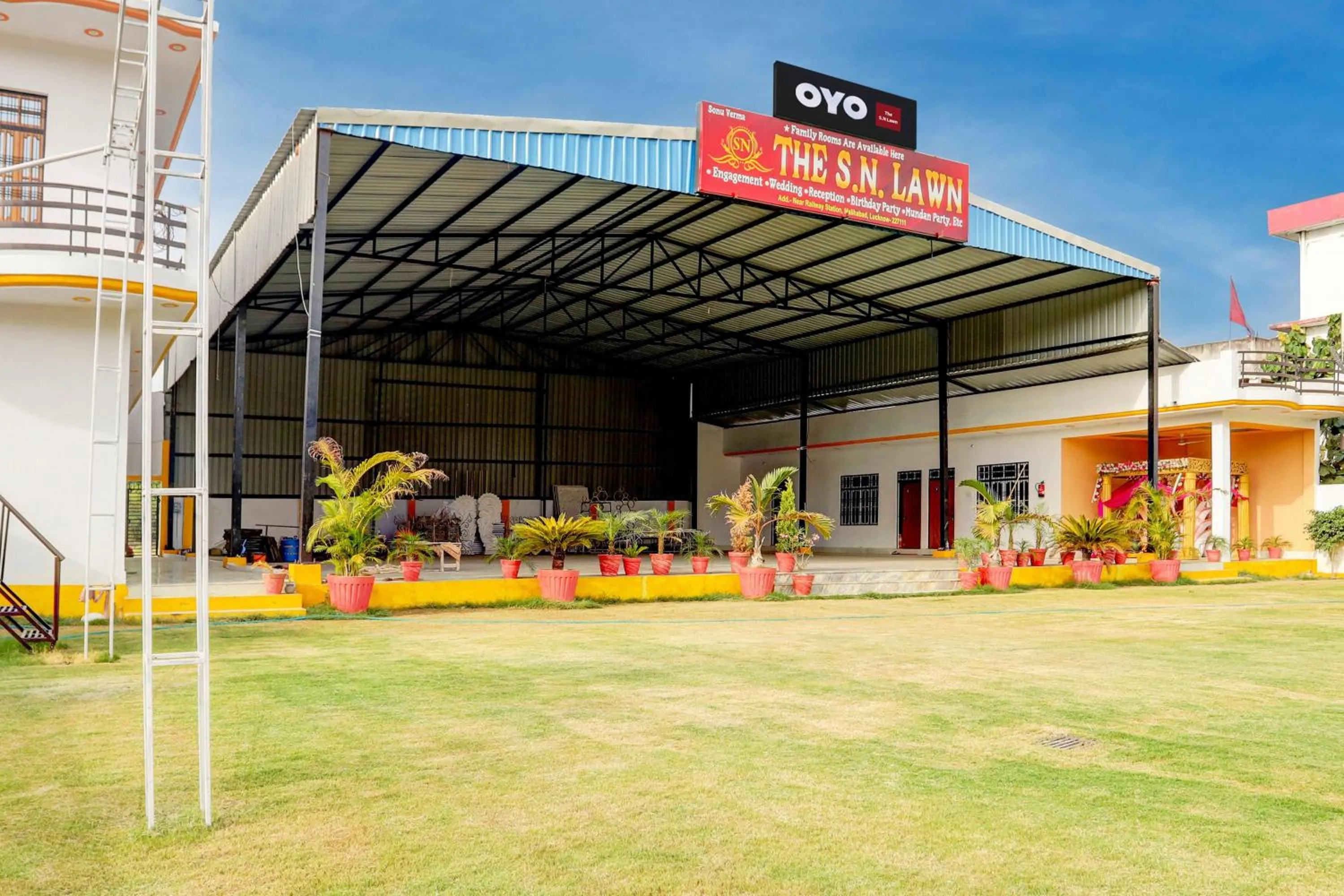 Facade/entrance in SPOT ON The SN Lawn