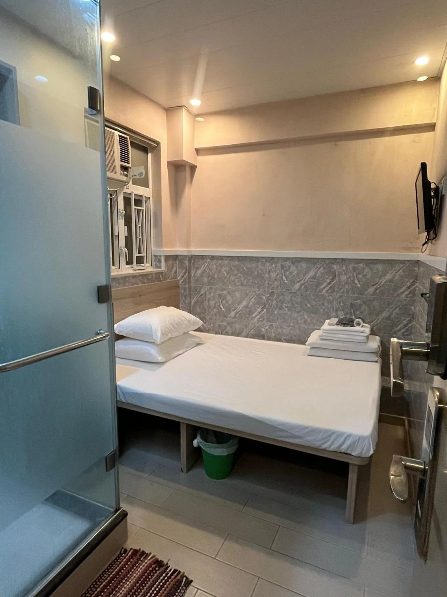 Bed in 3D Inn Hong Kong Romance