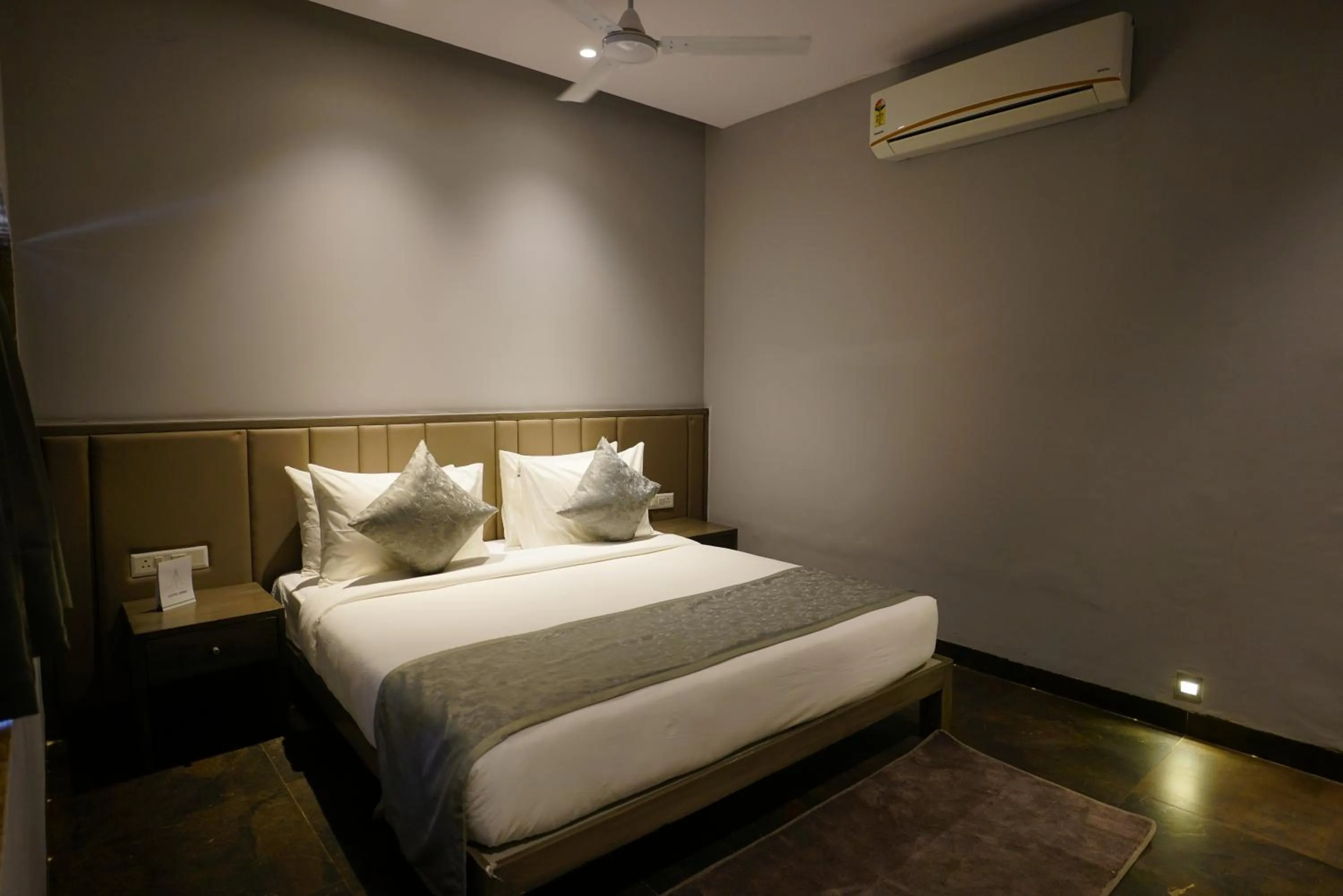 Bed in The Augusta Club & Resort