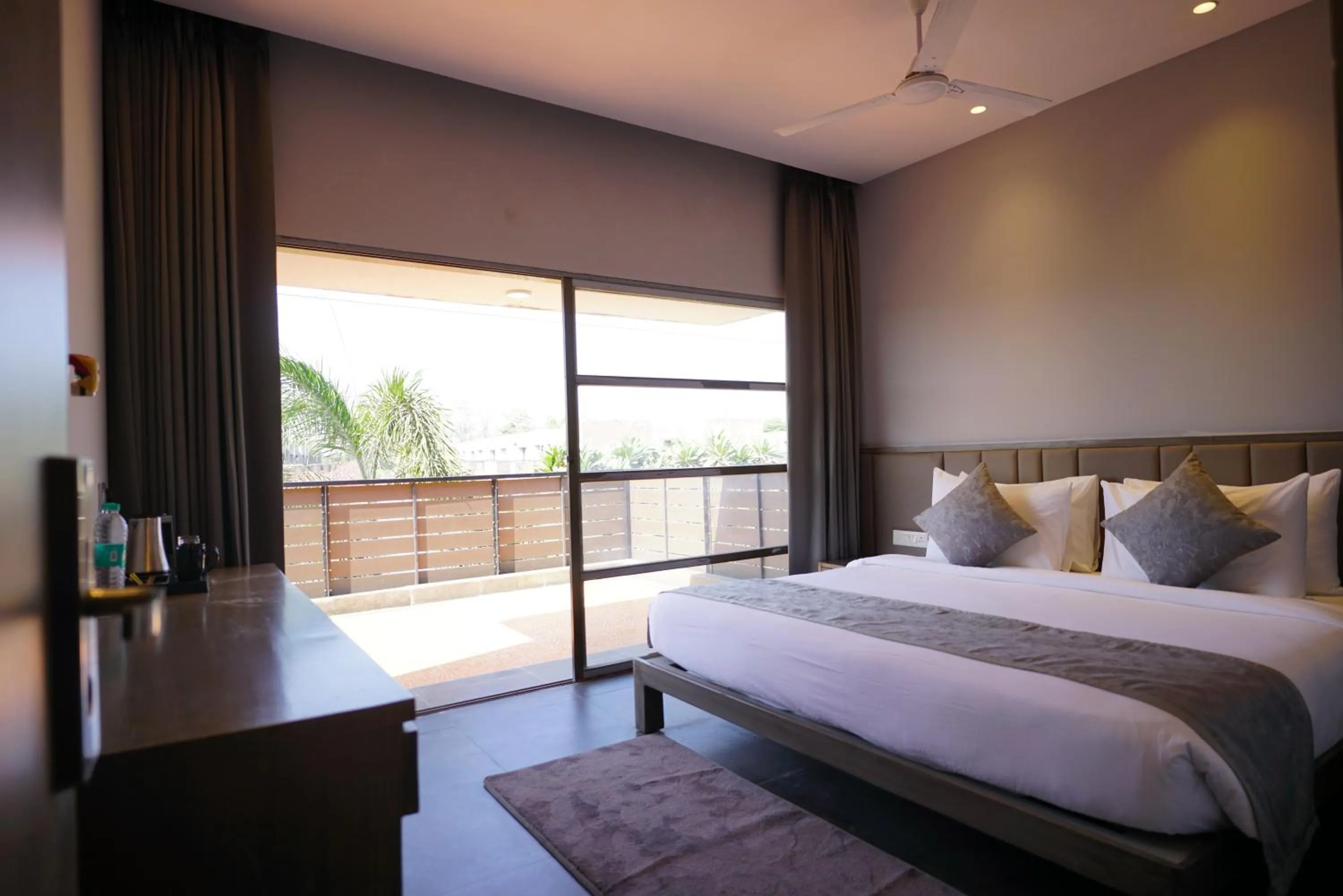 Bedroom, Bed in The Augusta Club & Resort