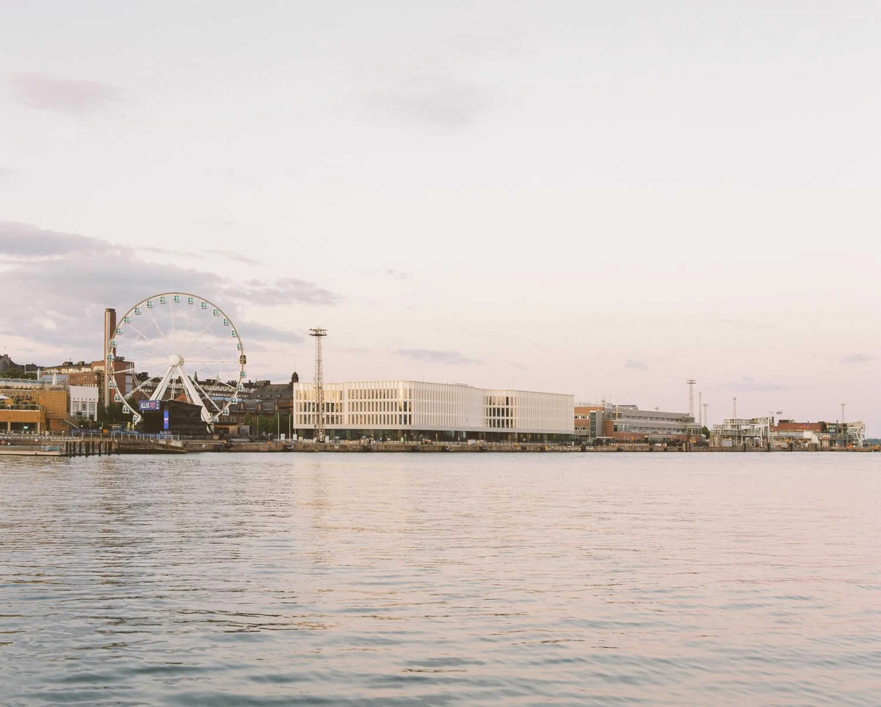 Property building in Solo Sokos Hotel Pier 4