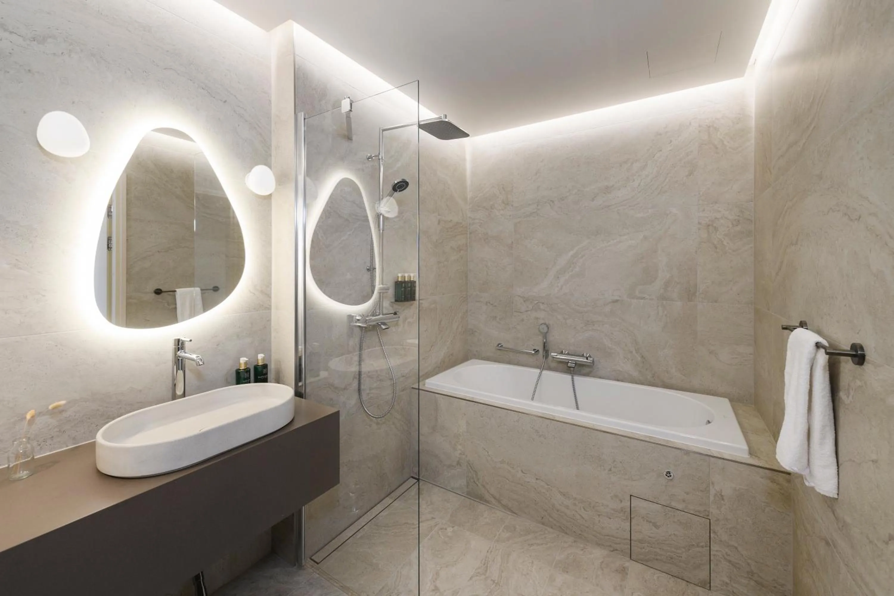 Shower in Solo Sokos Hotel Pier 4