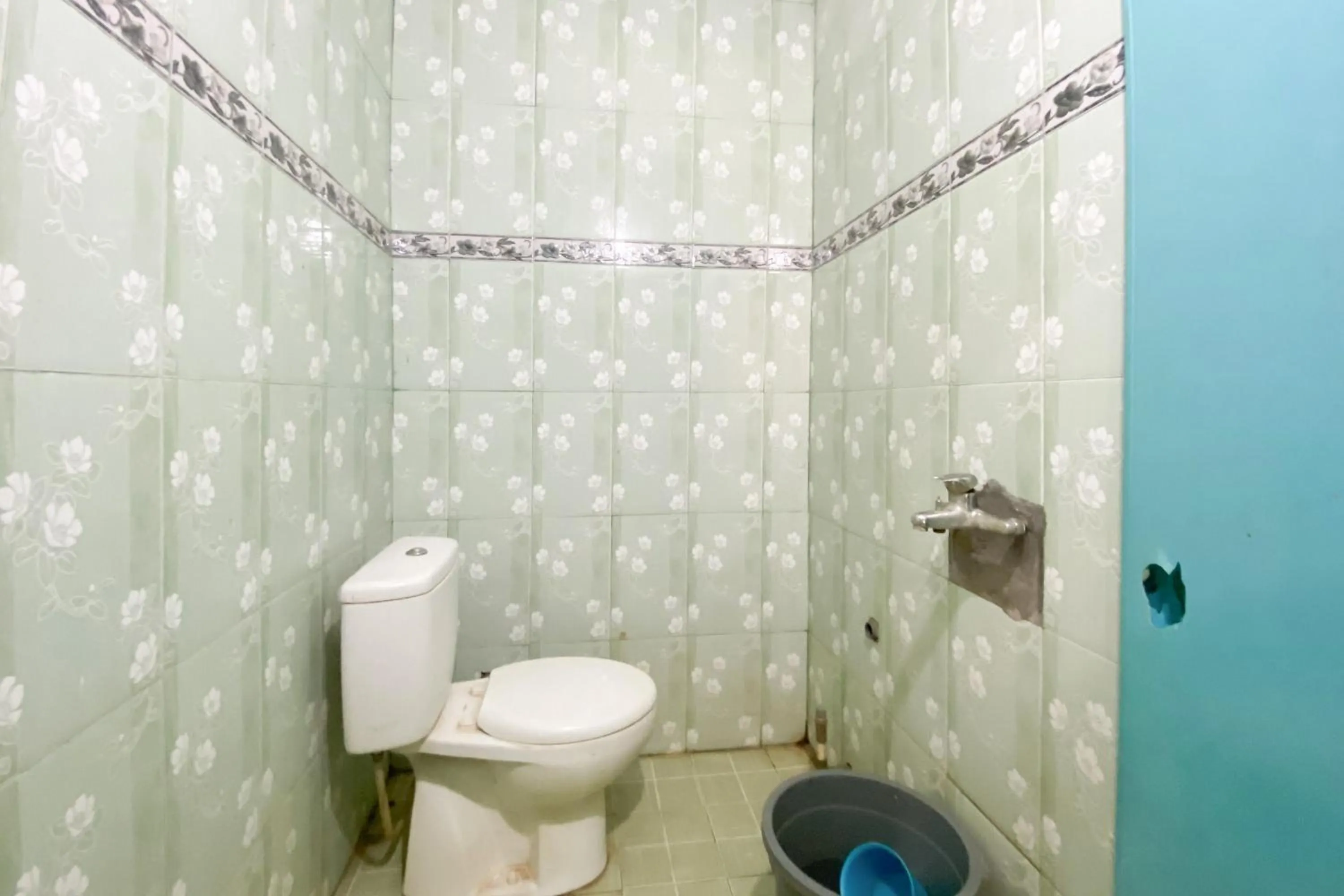 Bathroom in Hotel Pantai Panjang Bengkulu RedPartner