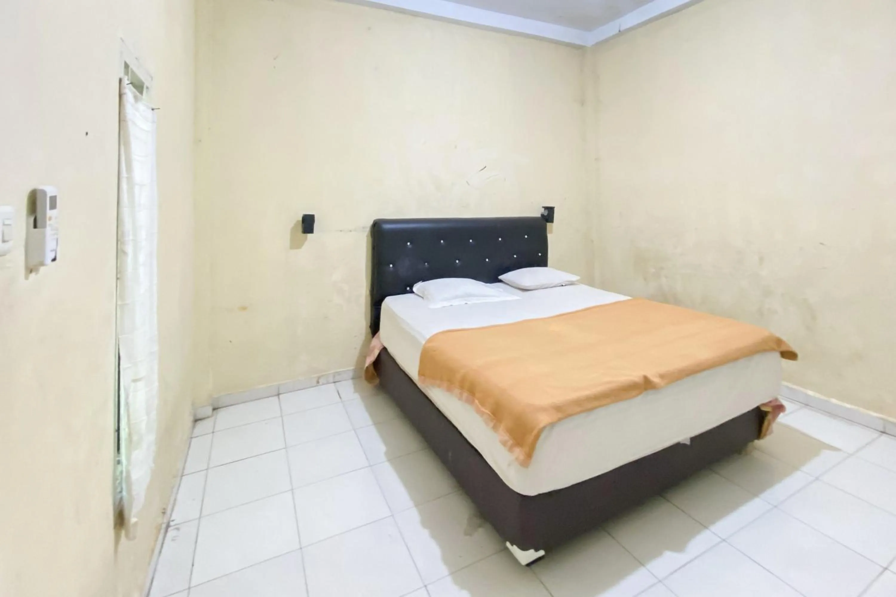 Bedroom, Bed in Hotel Pantai Panjang Bengkulu RedPartner