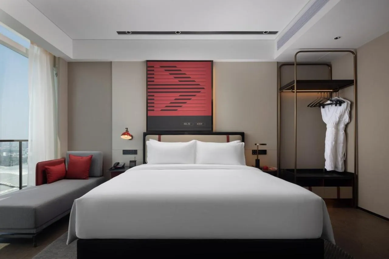 Photo of the whole room, Bed in Radisson Red Guangzhou South Railway Station