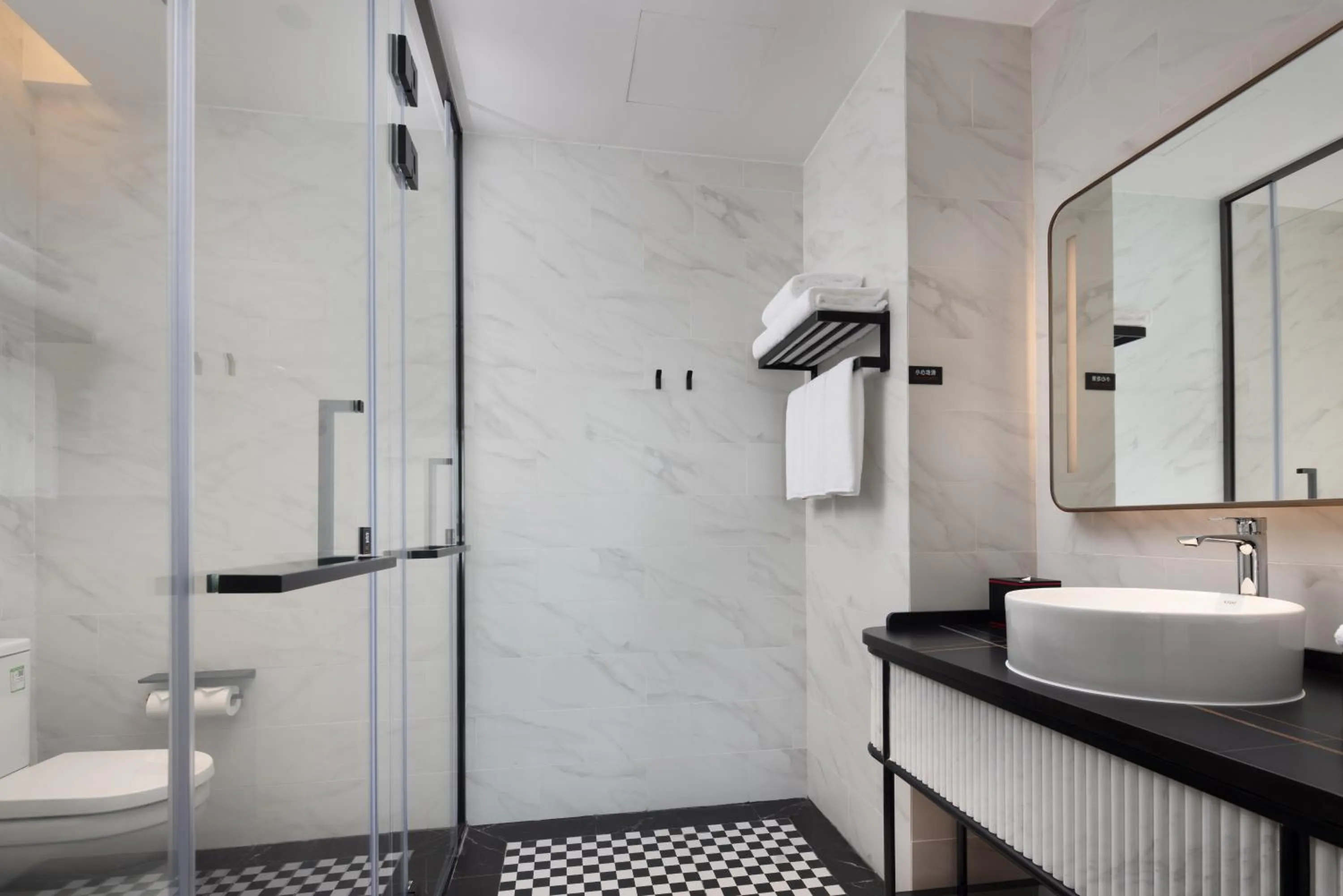 Bathroom in Radisson Red Guangzhou South Railway Station