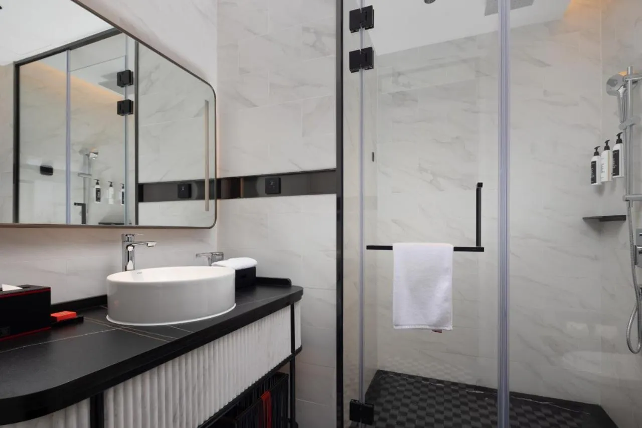 Bathroom in Radisson Red Guangzhou South Railway Station