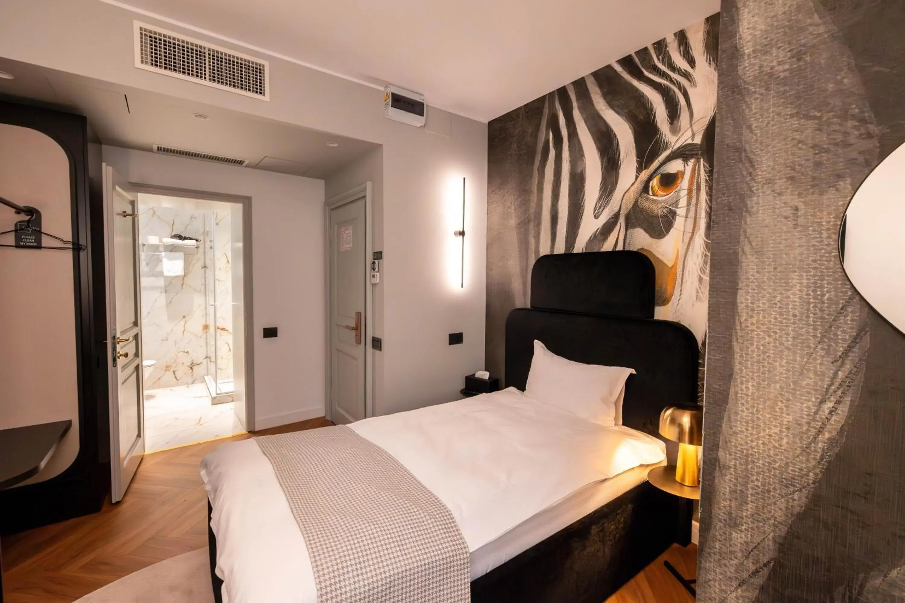 Wine Cellar Single Room in Ecletico Villa Wine Cellar Single Room in Ecletico Villa