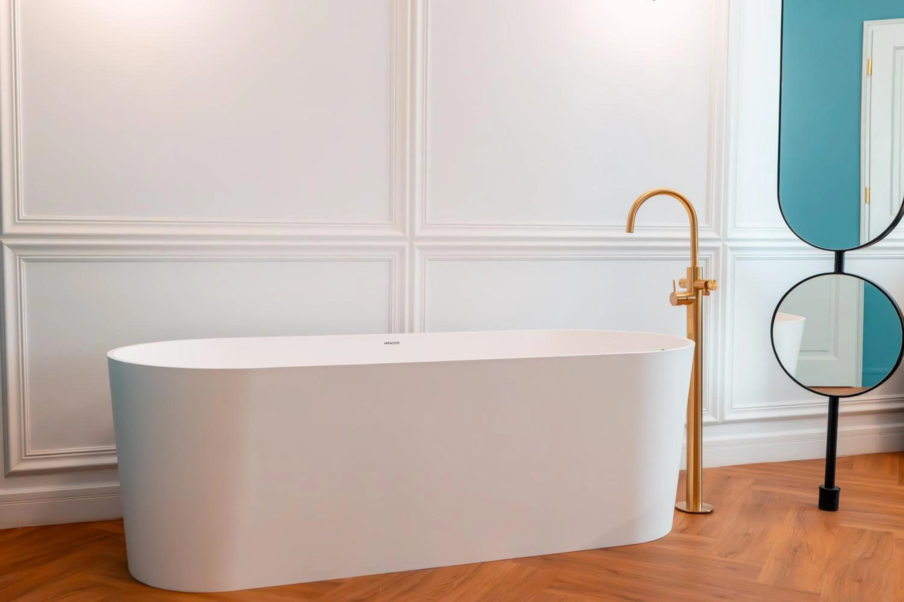 Open Air Bath in Ecletico Villa