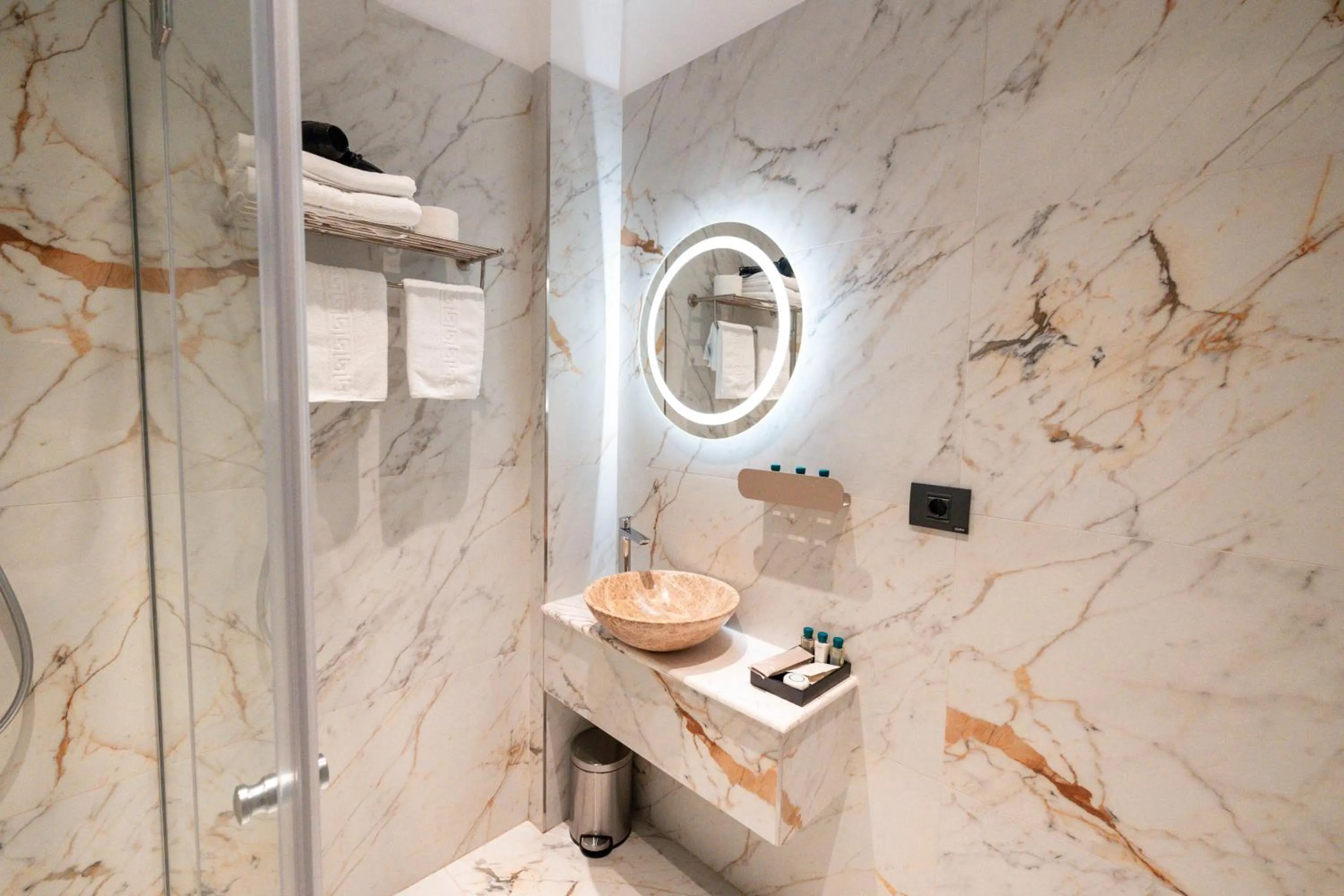 Shower in Ecletico Villa