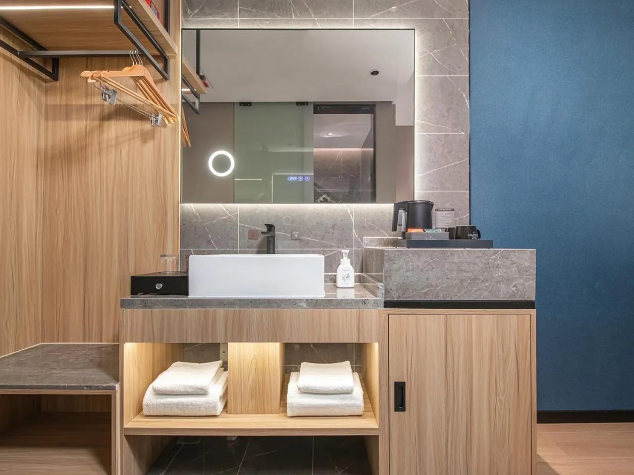 towels in Country Inn & Suite by Radisson, Shanghai Hongkou Football Stadium Chifeng Road