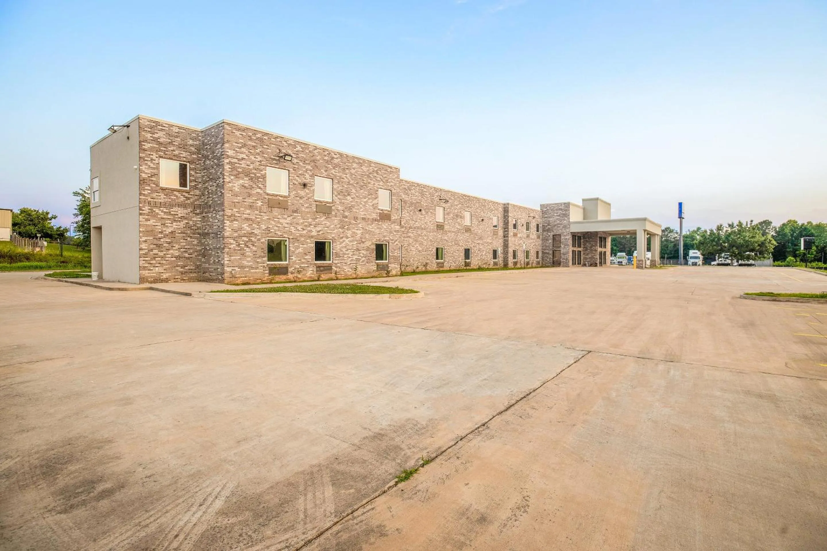 Facade/entrance in OYO Hotel Adairsville Calhoun South I-75