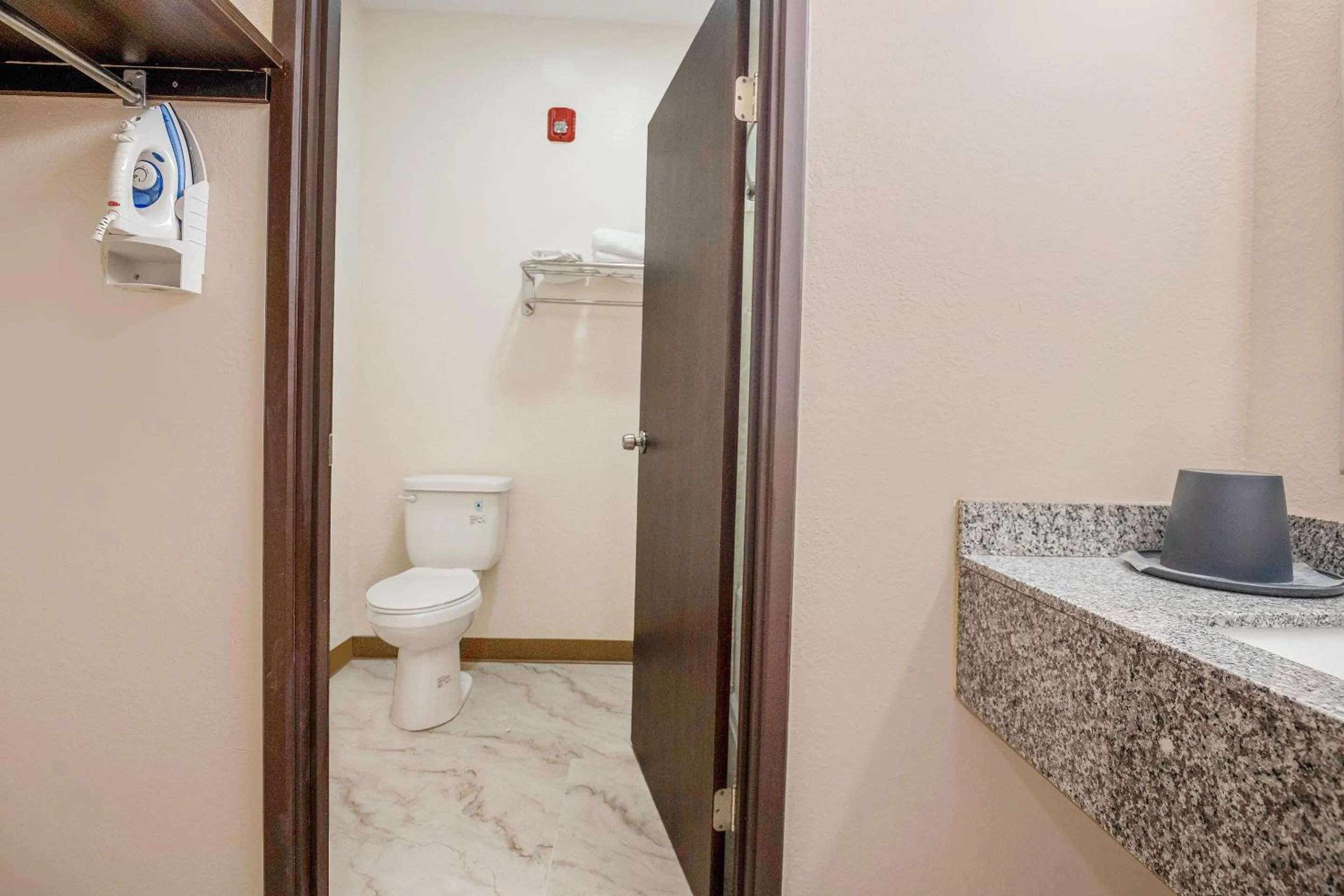 Bathroom in OYO Hotel Adairsville Calhoun South I-75