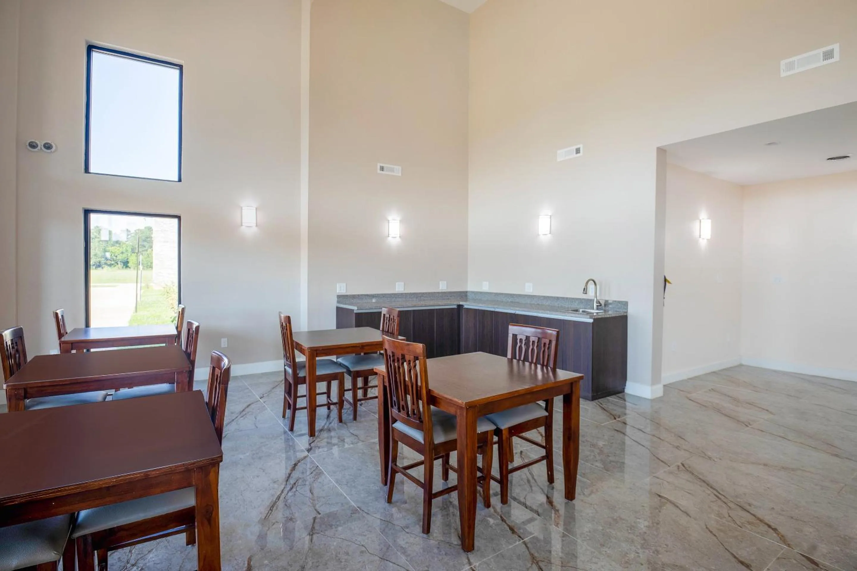 Restaurant/places to eat in OYO Hotel Adairsville Calhoun South I-75