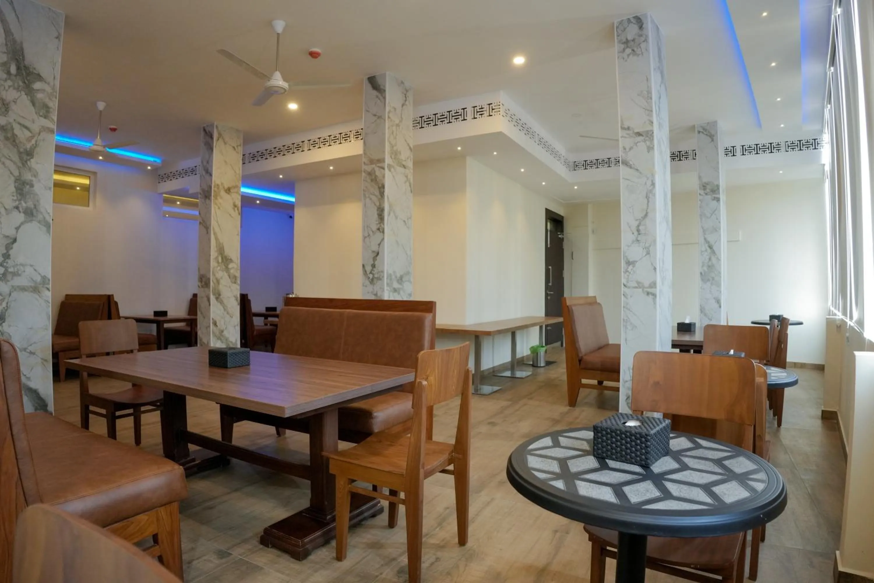 Restaurant/places to eat in Hotel Kairali