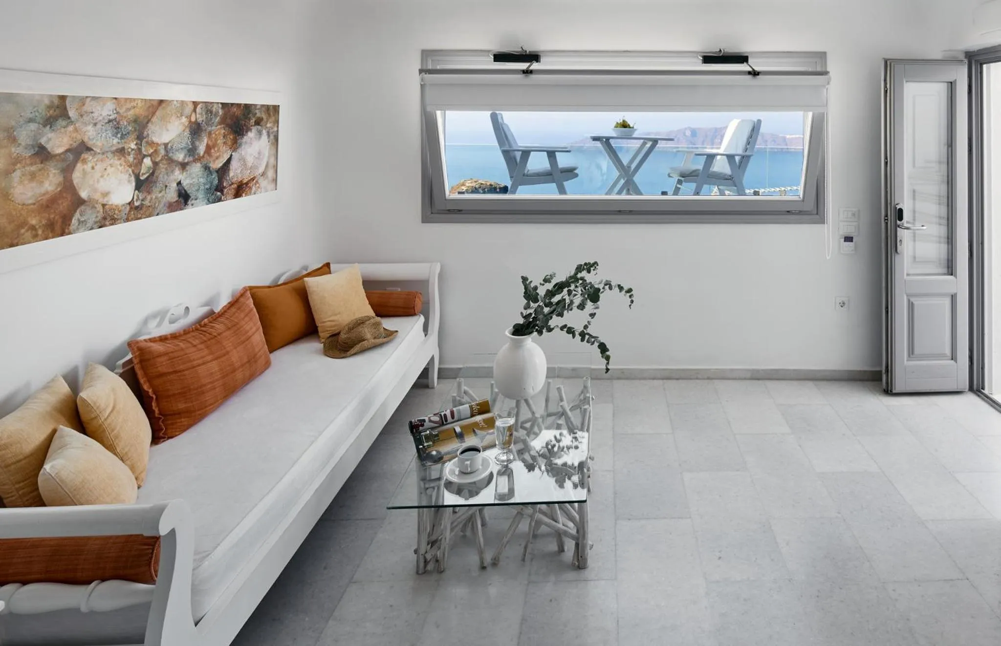 Living room in Iliovasilema Suites