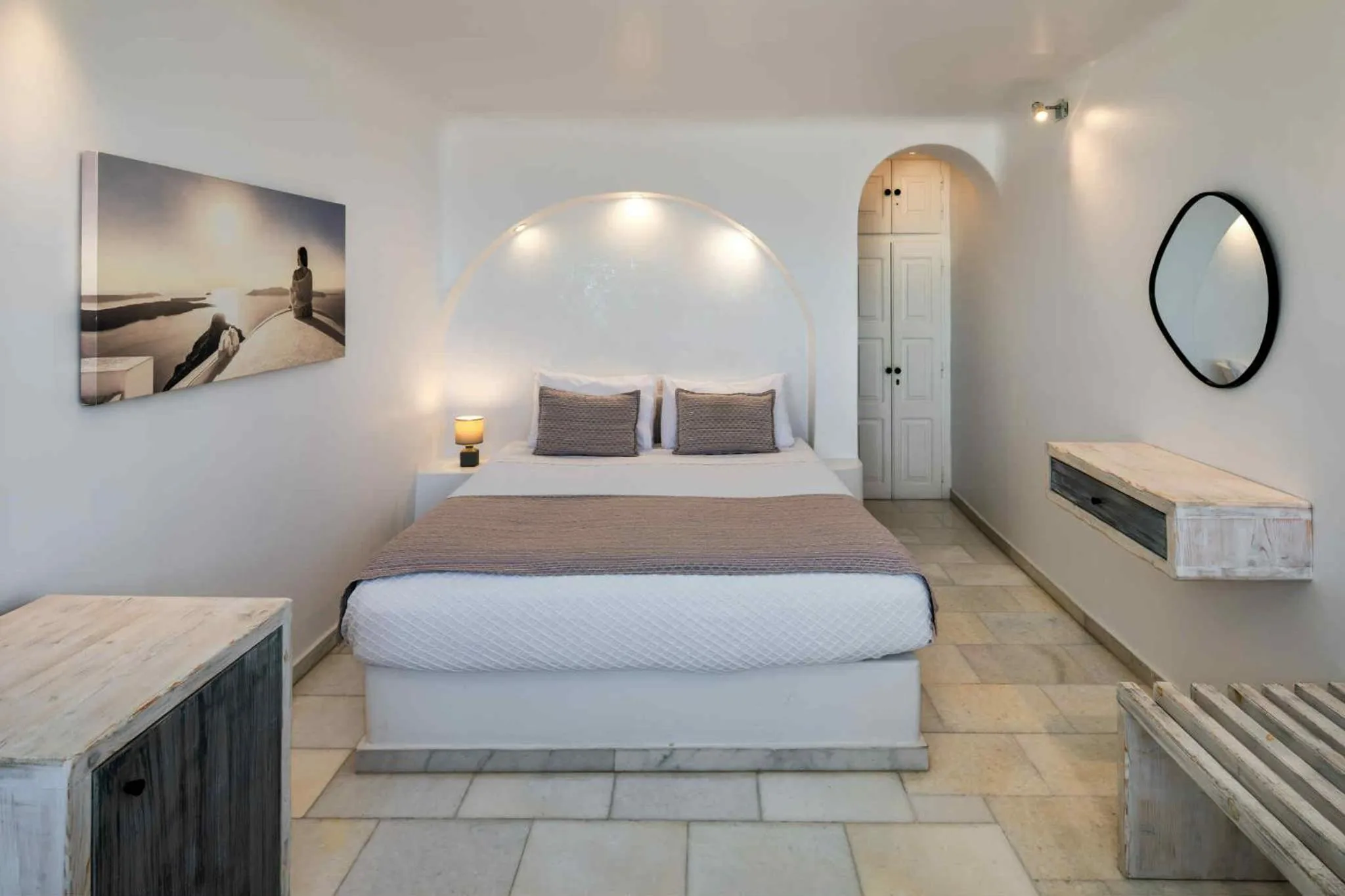 Bed in Iliovasilema Suites